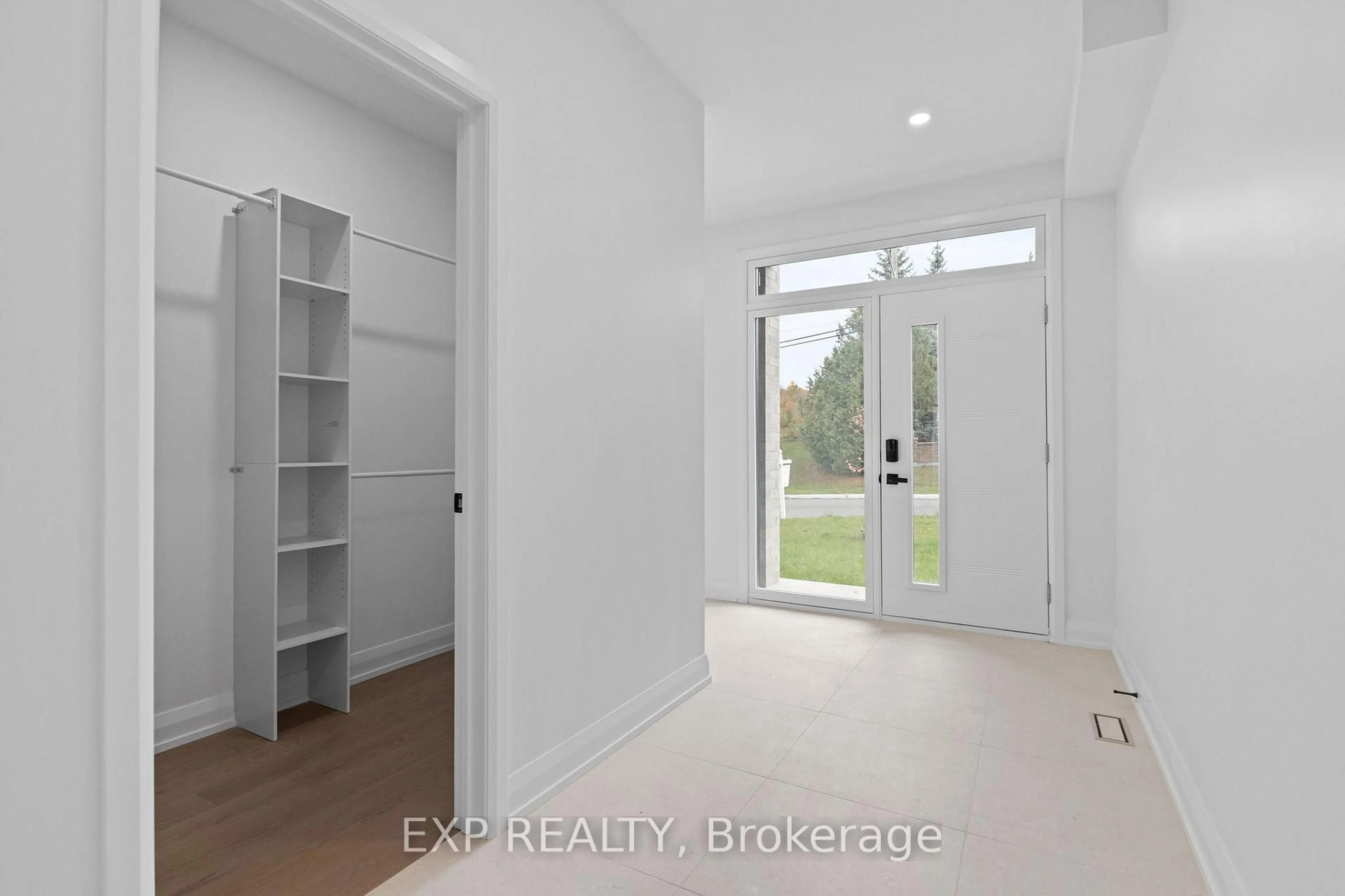 Indoor entryway for 6817 Notre Dame St, Orleans Ontario K1C 1H4