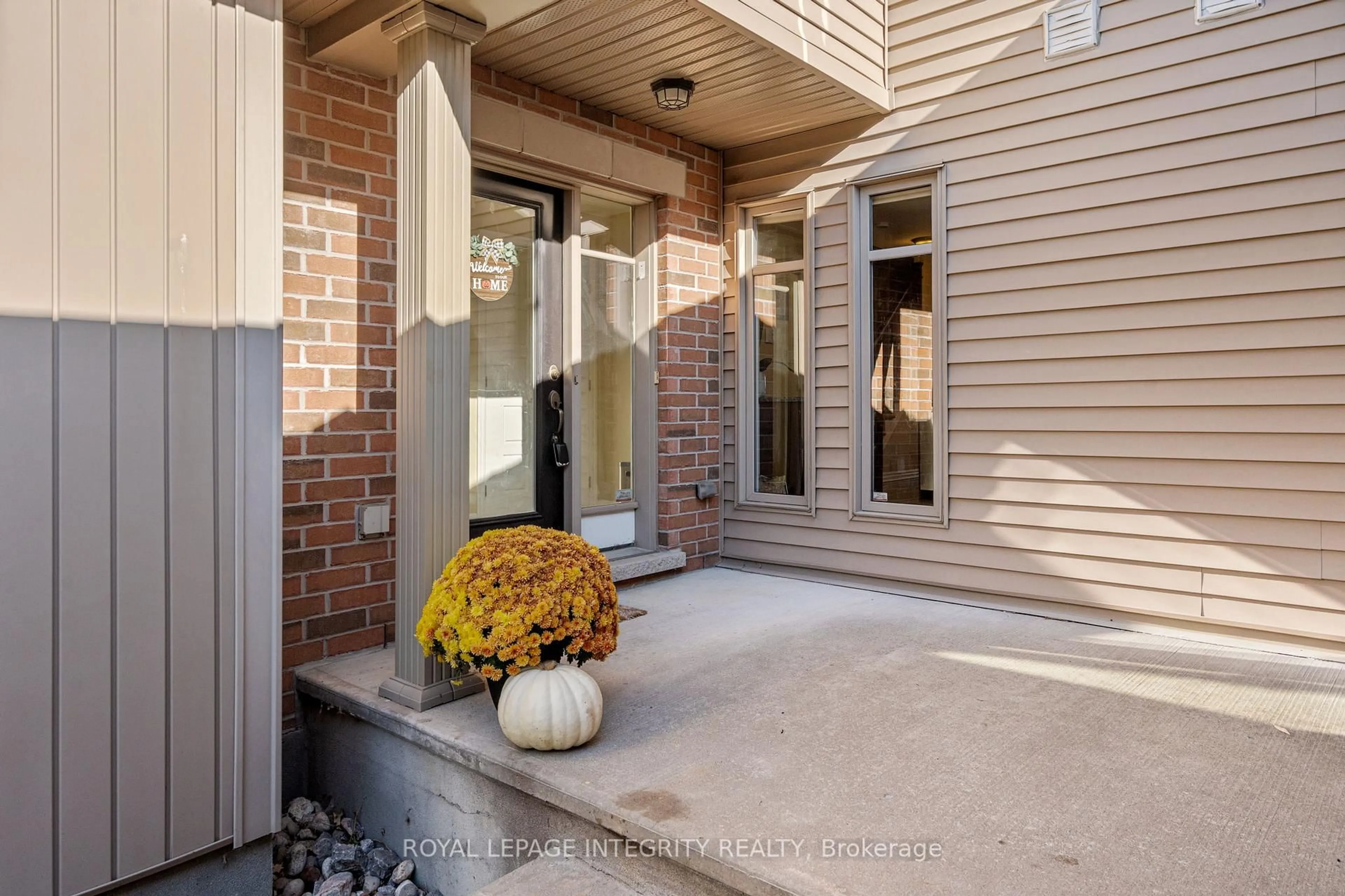 Unknown for 17 Aveia Private, Ottawa Ontario K4A 3N2