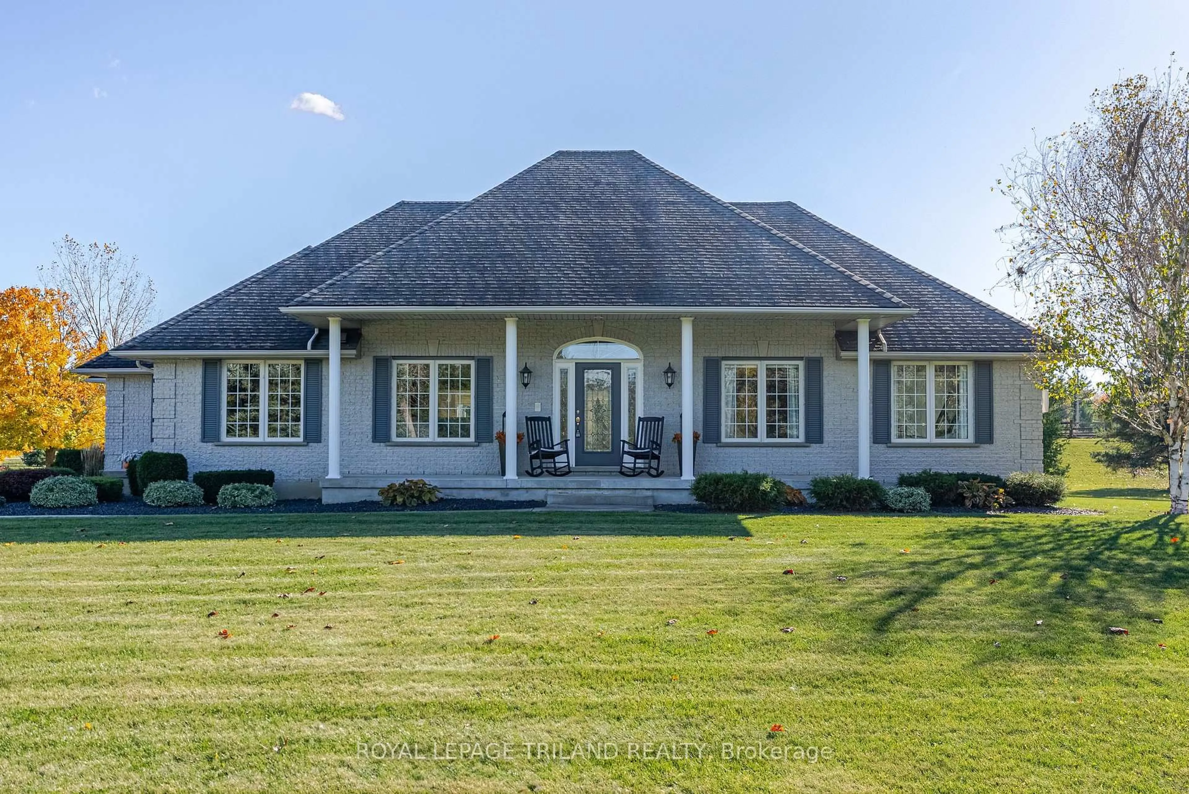 Home with vinyl exterior material, unknown for 5017 Hamilton Rd, Thames Centre Ontario N0L 1G6