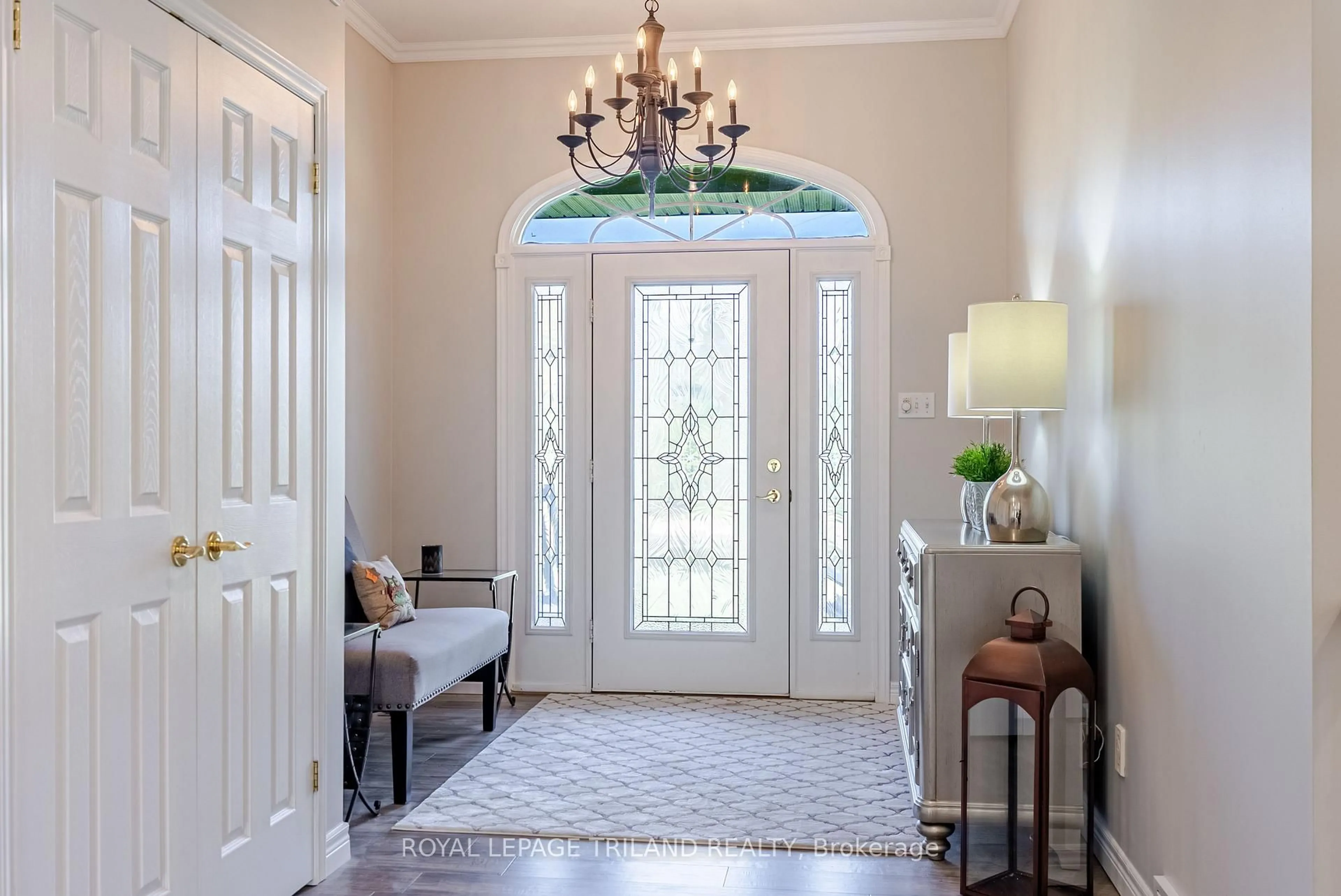 Indoor entryway for 5017 Hamilton Rd, Thames Centre Ontario N0L 1G6