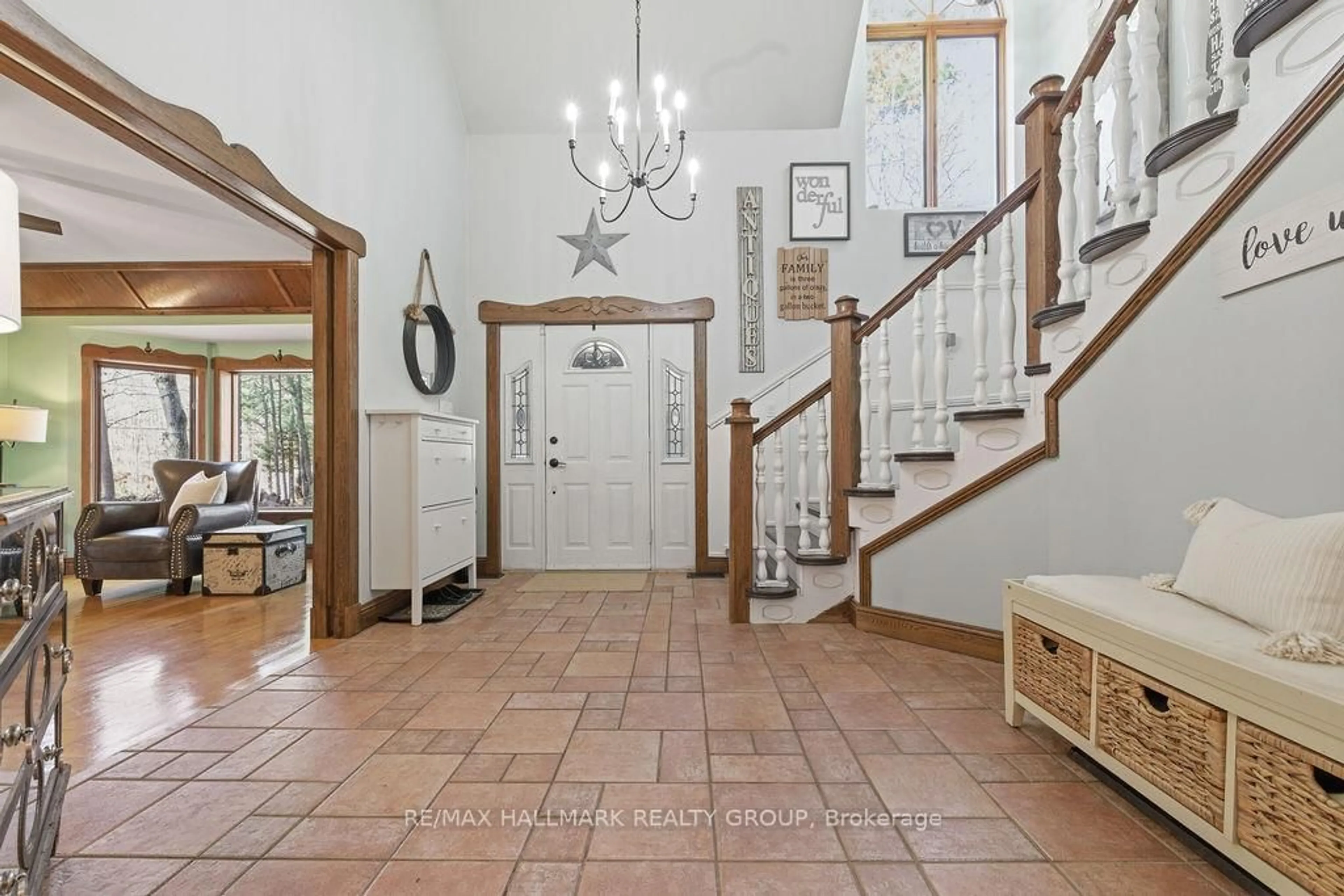 Indoor entryway for 24 Rahns Rd, Pembroke Ontario K8A 0H8