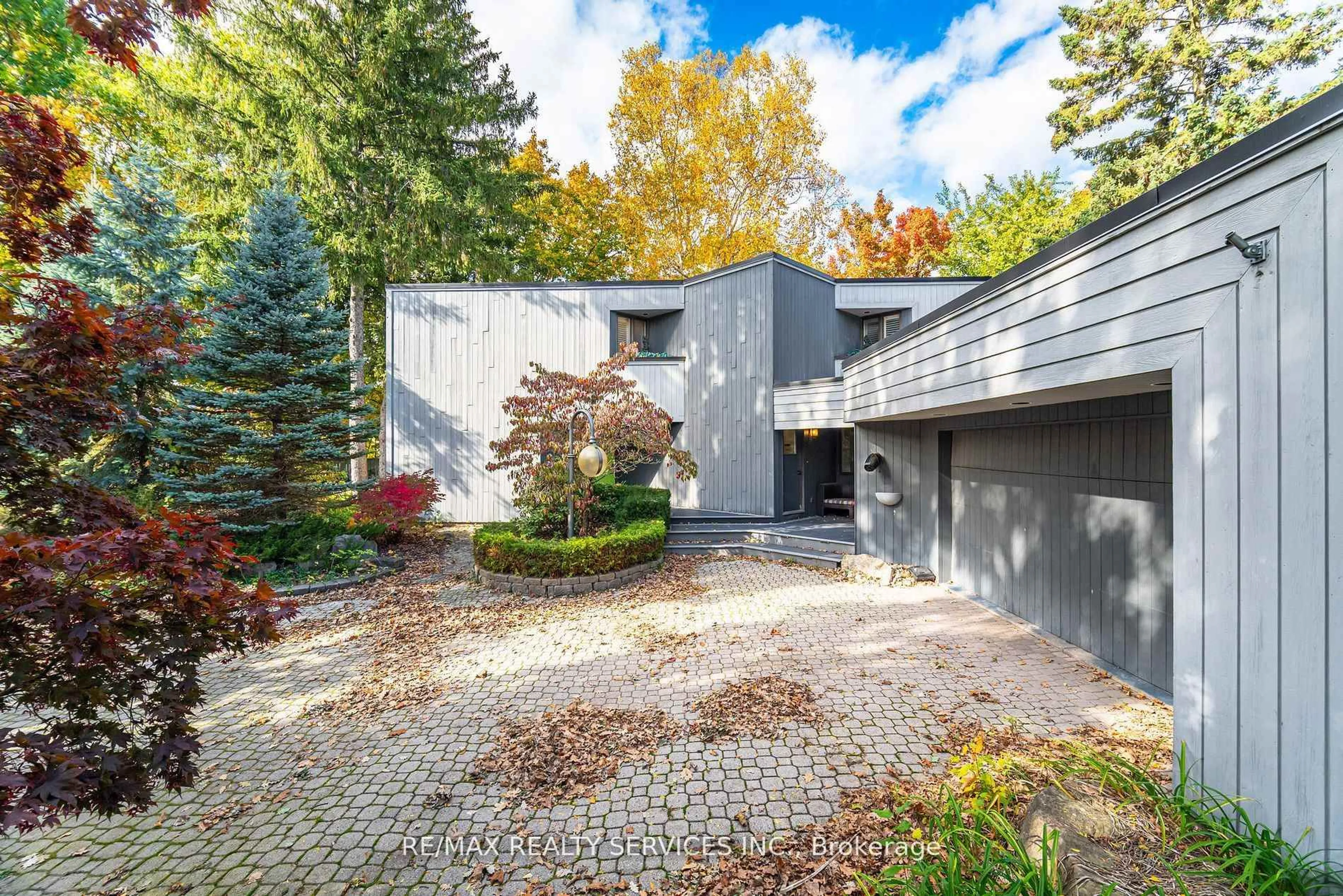 Unknown for 4296 Village Park Dr, Lincoln Ontario L3J 0J1