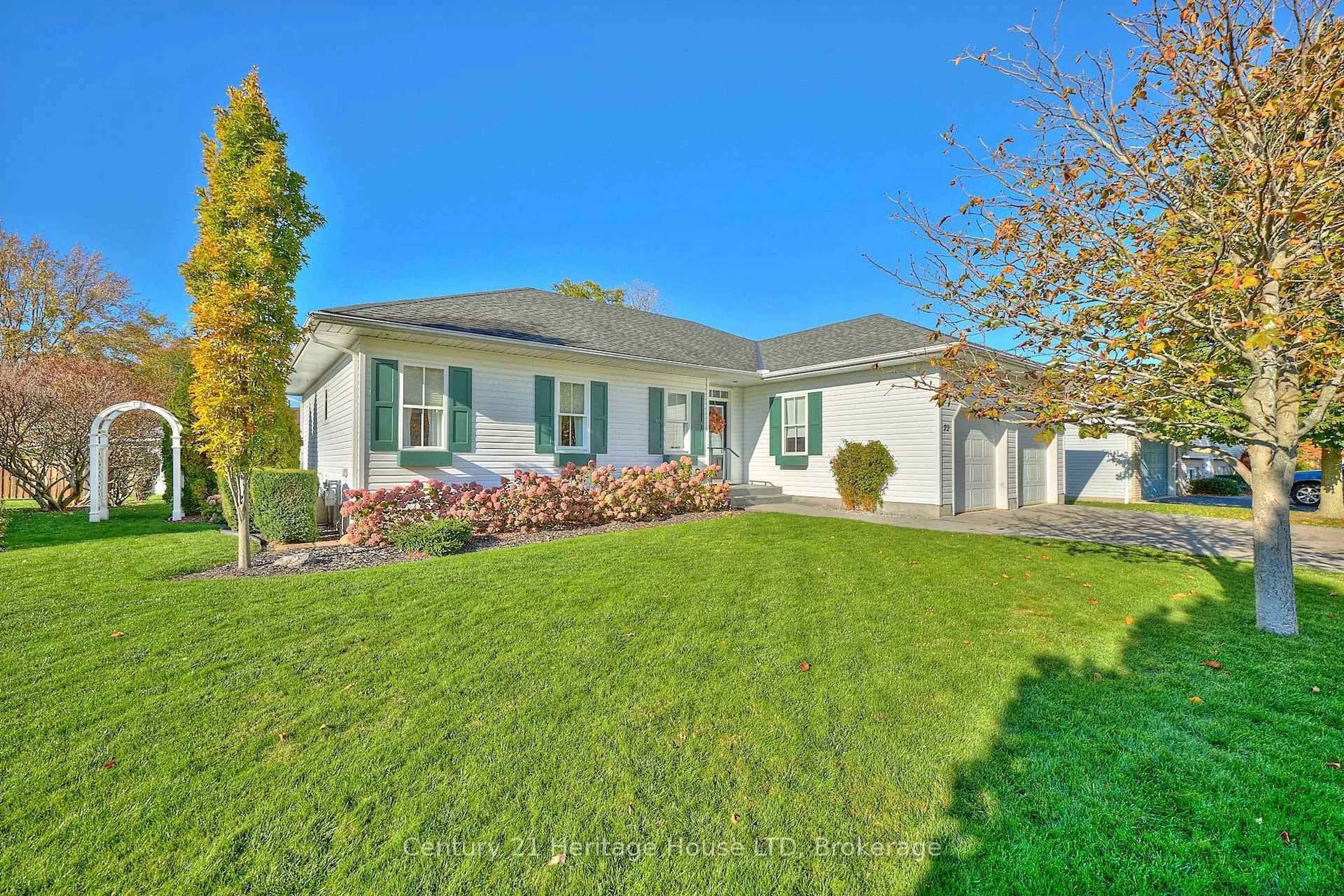 Home with vinyl exterior material, street for 72 Adelaide St, Fort Erie Ontario L2A 5K5