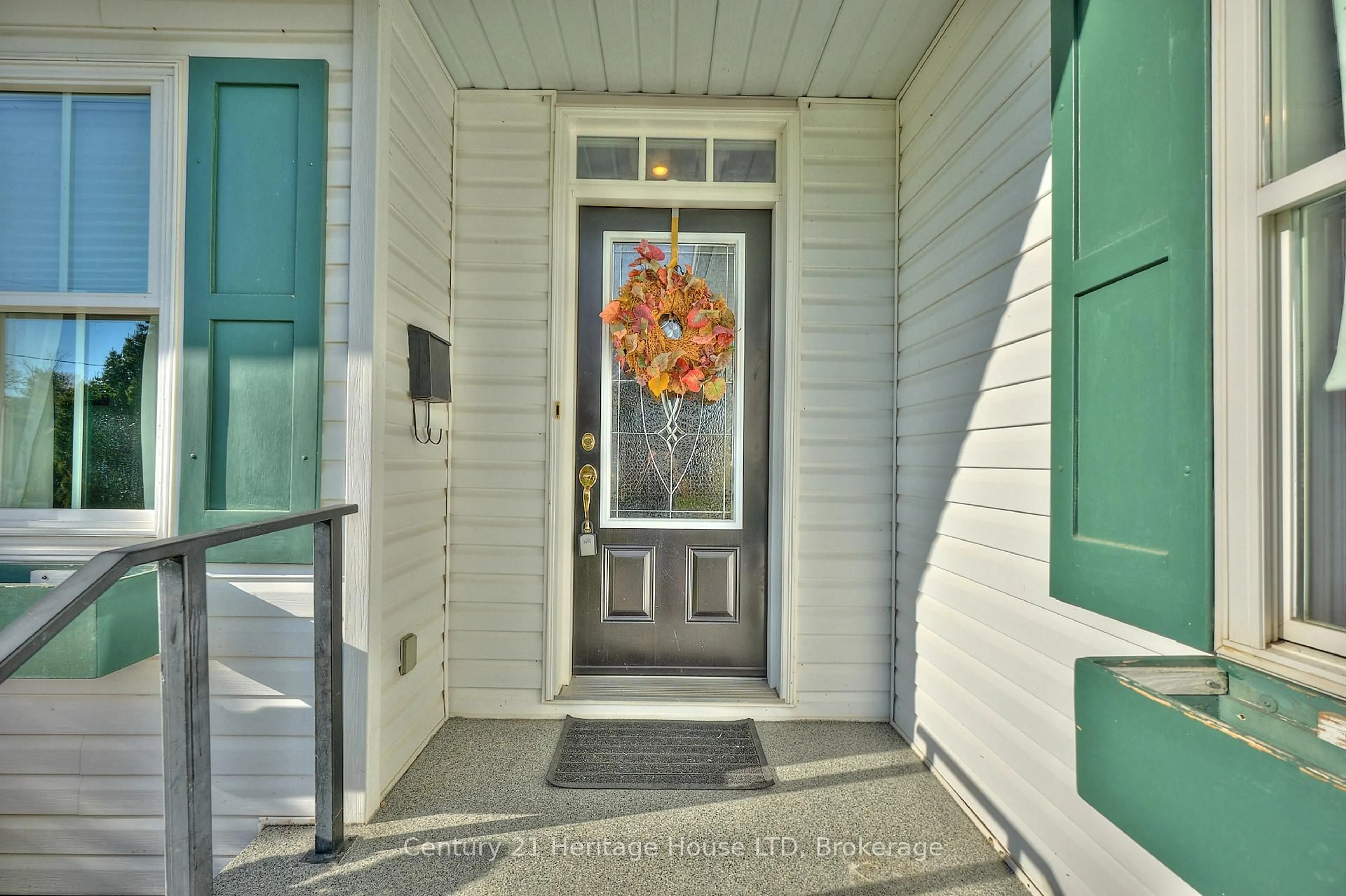 Indoor entryway for 72 Adelaide St, Fort Erie Ontario L2A 5K5