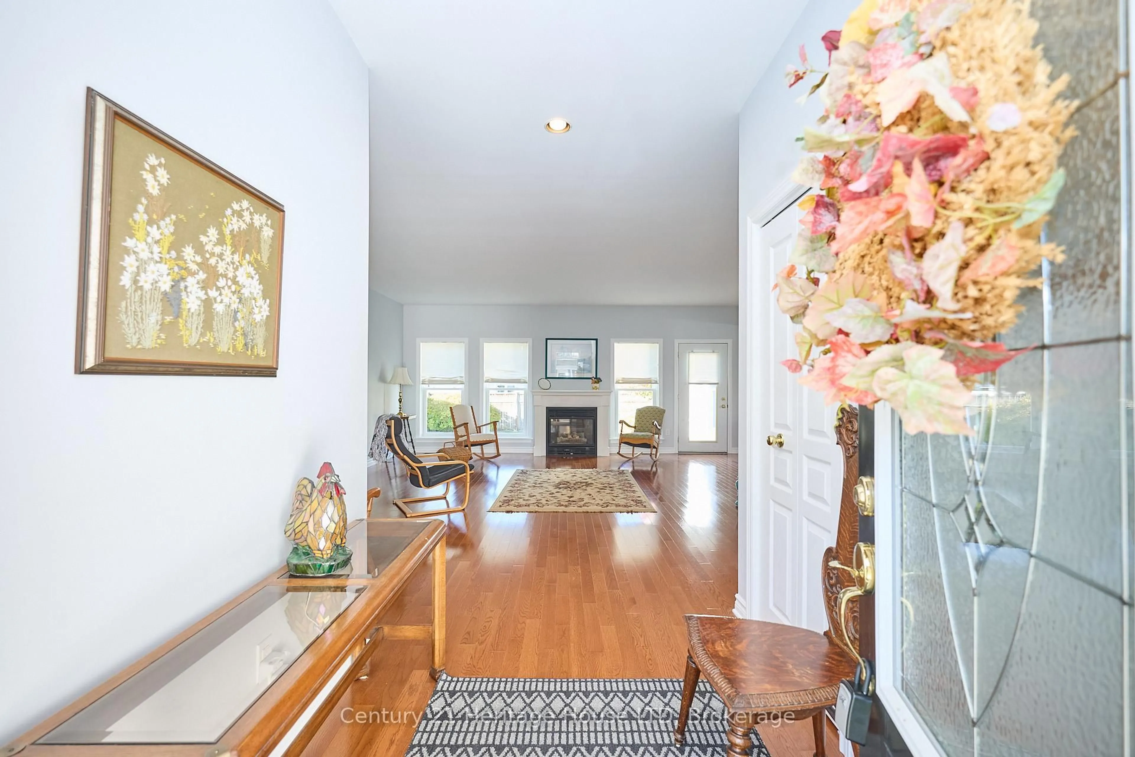 Indoor foyer for 72 Adelaide St, Fort Erie Ontario L2A 5K5