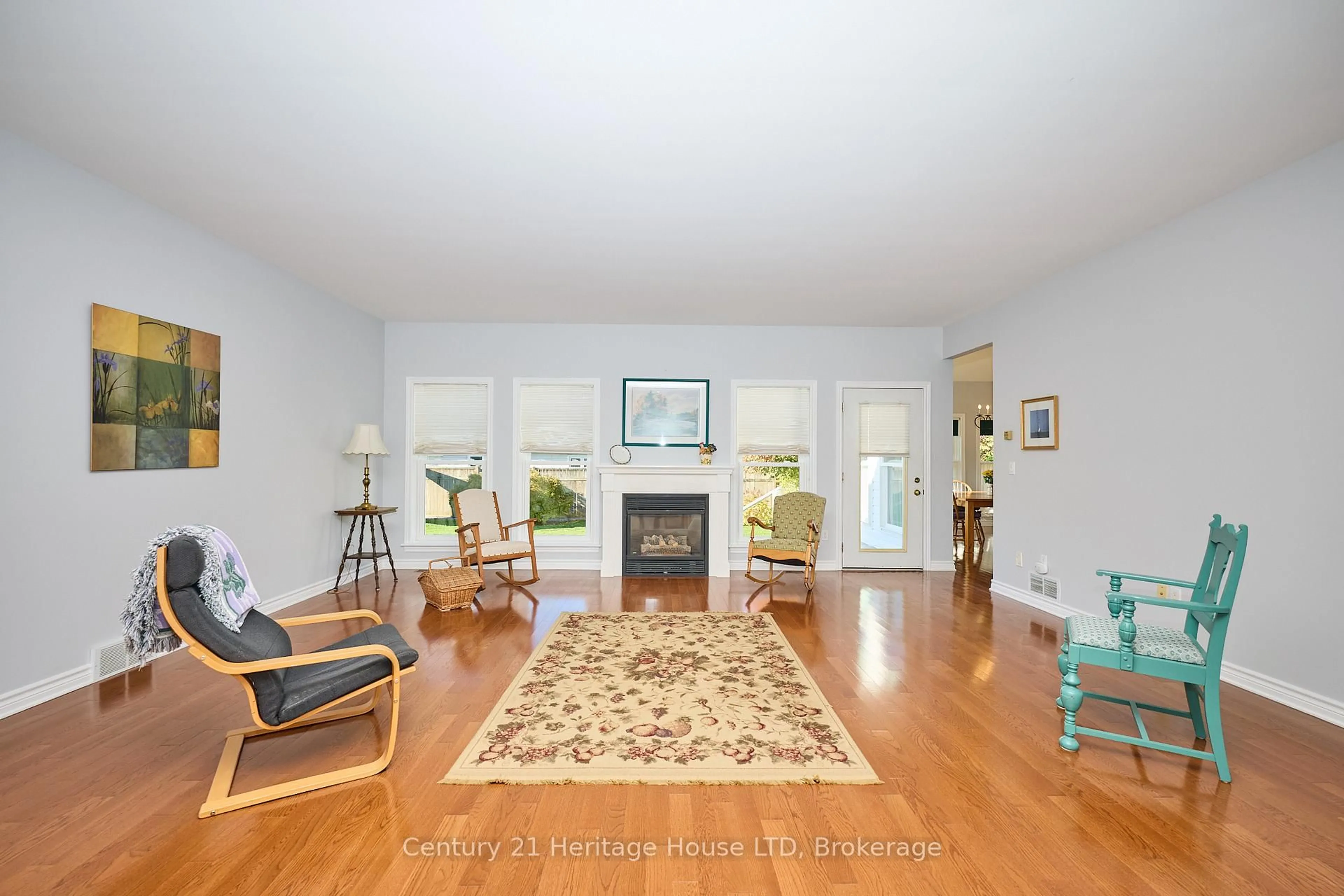 Indoor foyer for 72 Adelaide St, Fort Erie Ontario L2A 5K5