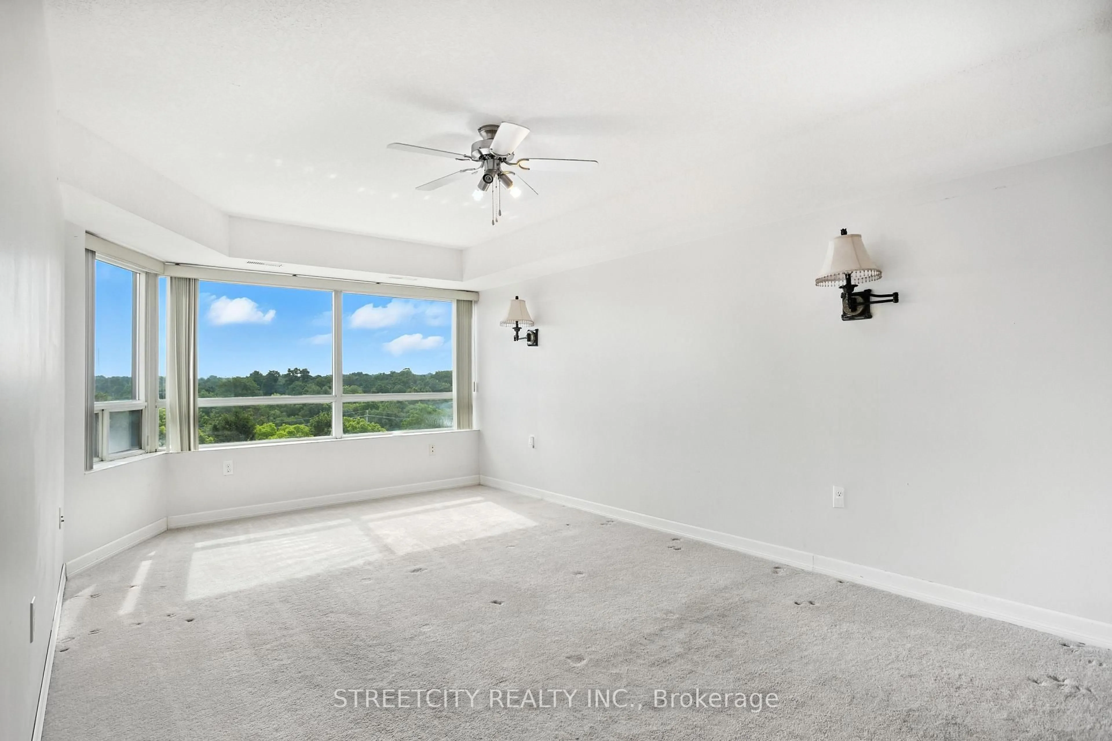 A pic of a room for 521 Riverside Rd #606, London North Ontario N6H 5E2