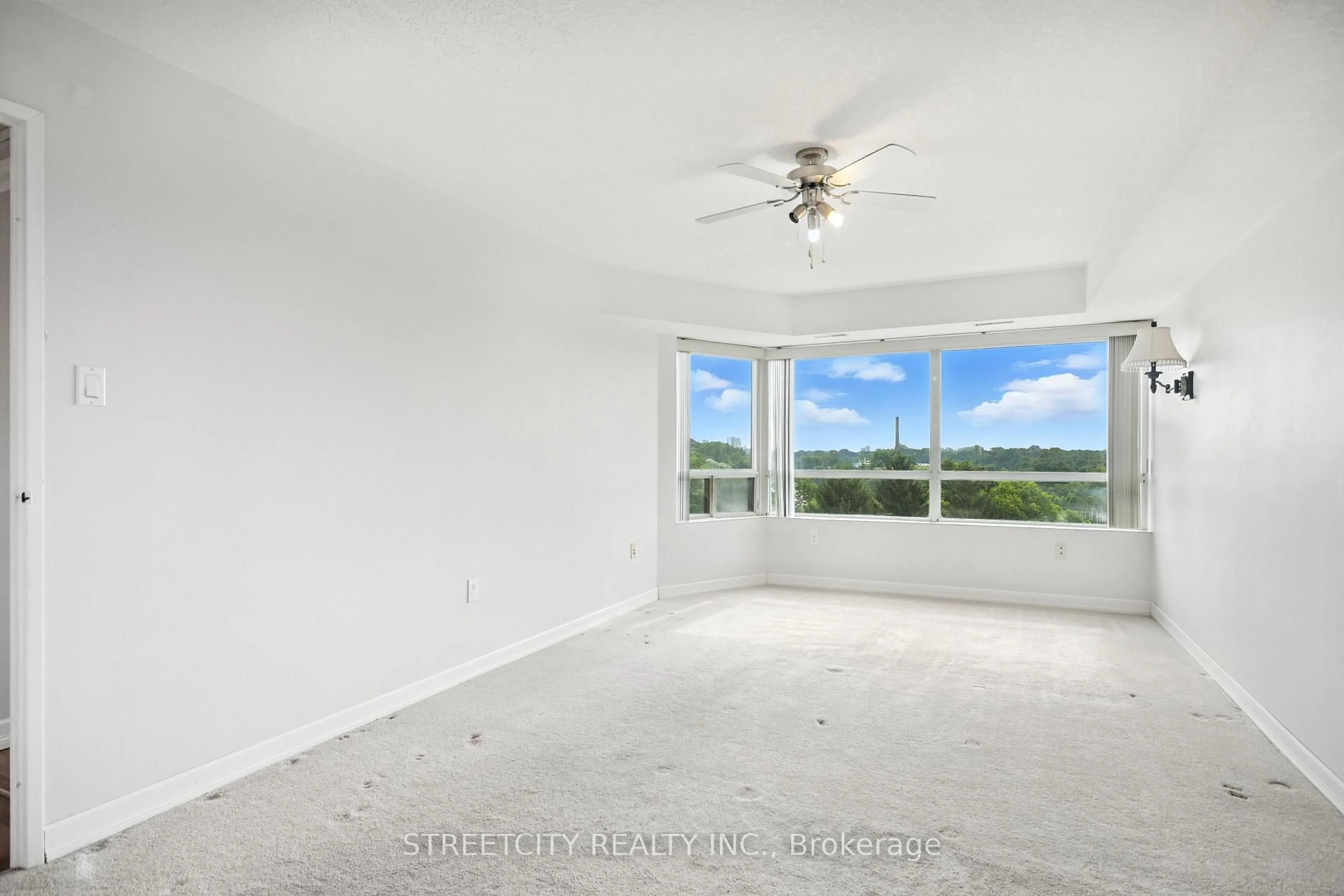 A pic of a room for 521 Riverside Rd #606, London North Ontario N6H 5E2