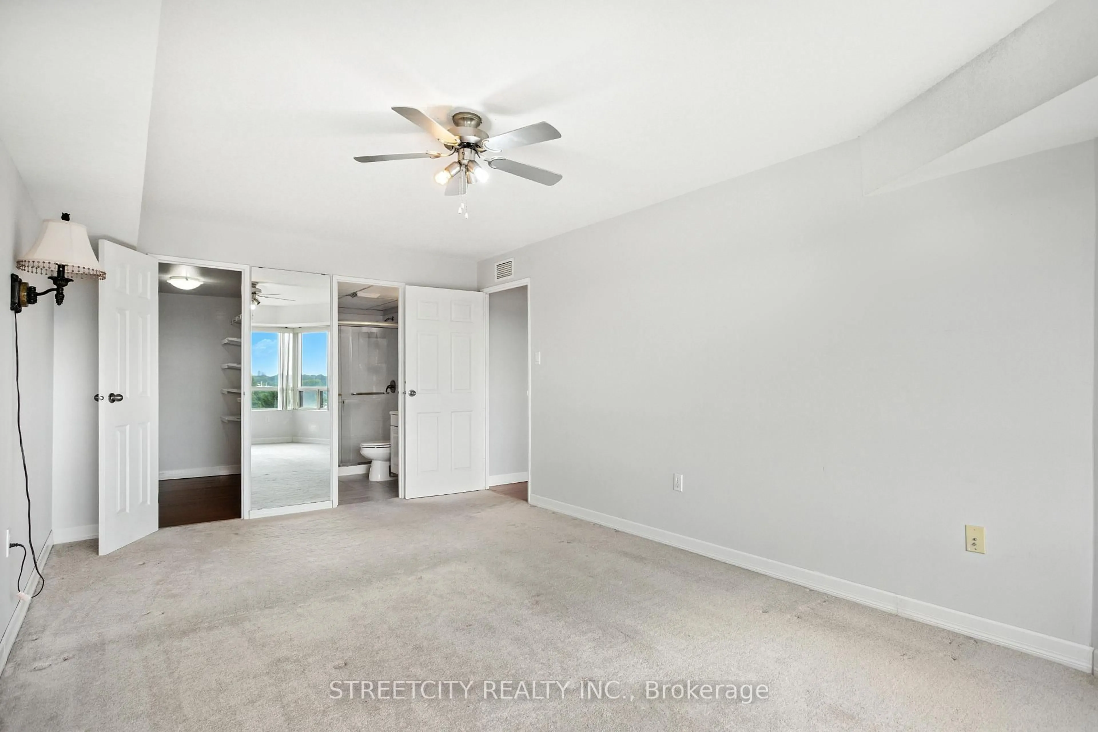 A pic of a room for 521 Riverside Rd #606, London North Ontario N6H 5E2