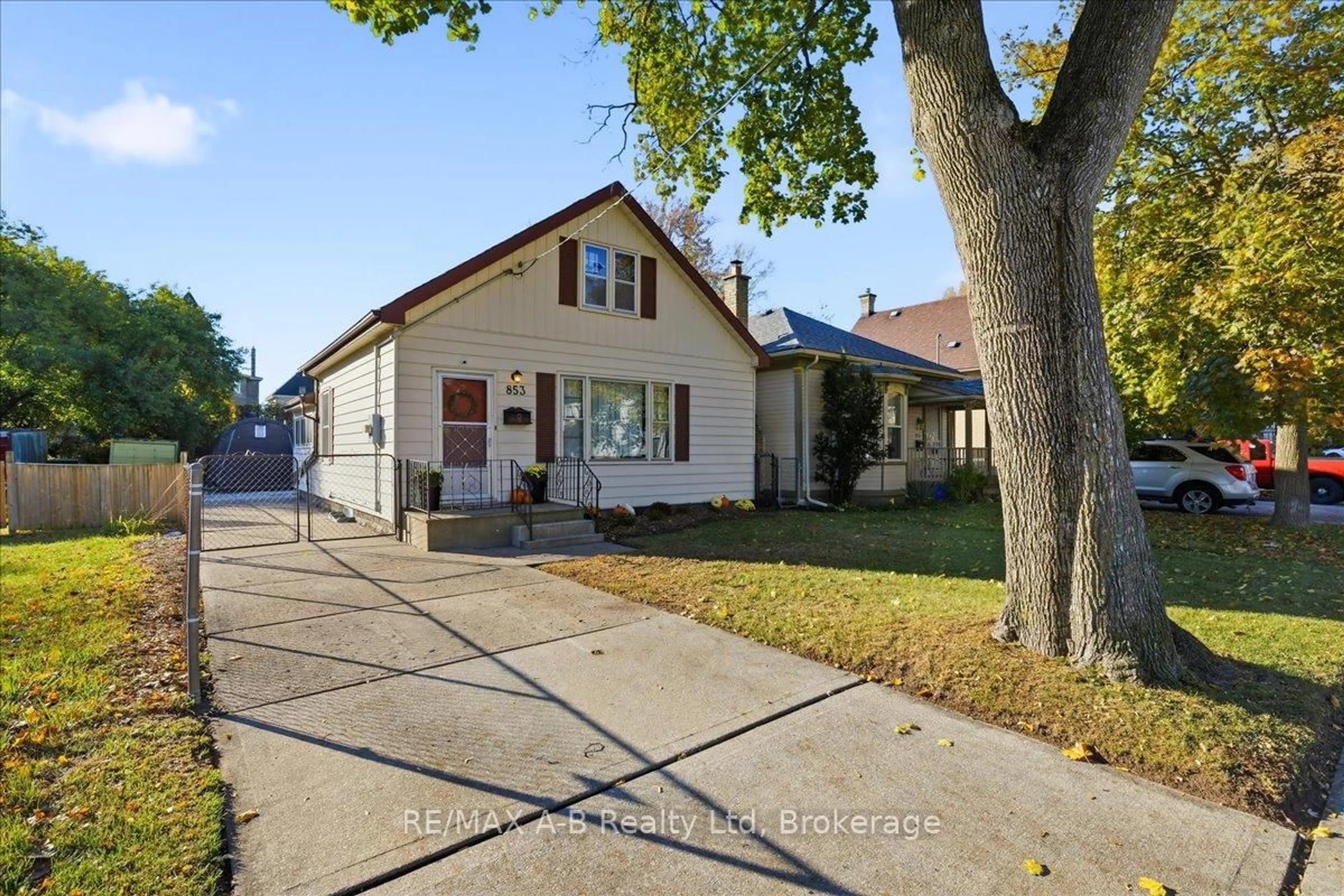 Unknown for 853 Queens Ave, London East Ontario N5W 3H7