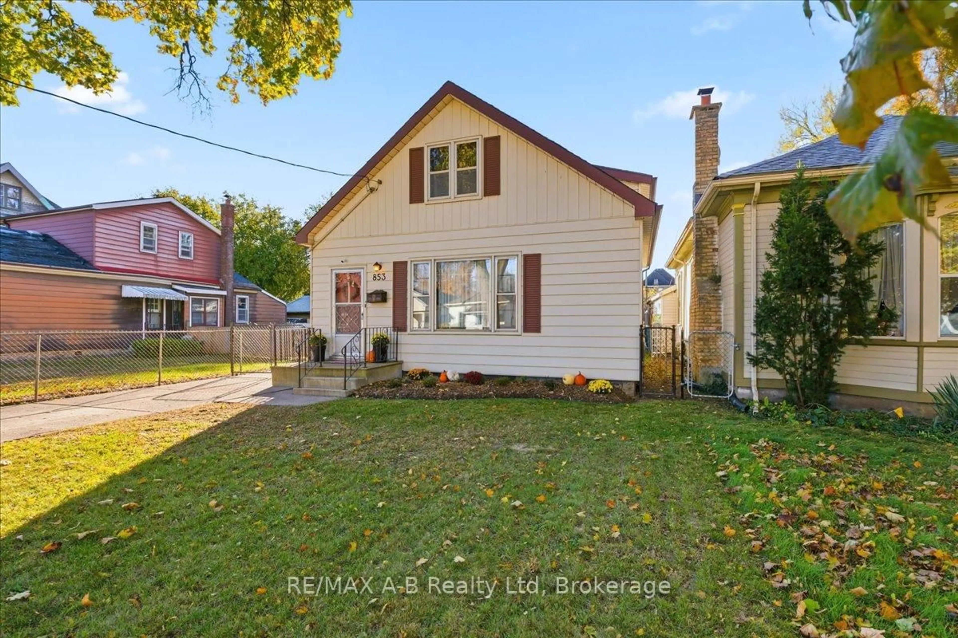 Unknown for 853 Queens Ave, London East Ontario N5W 3H7