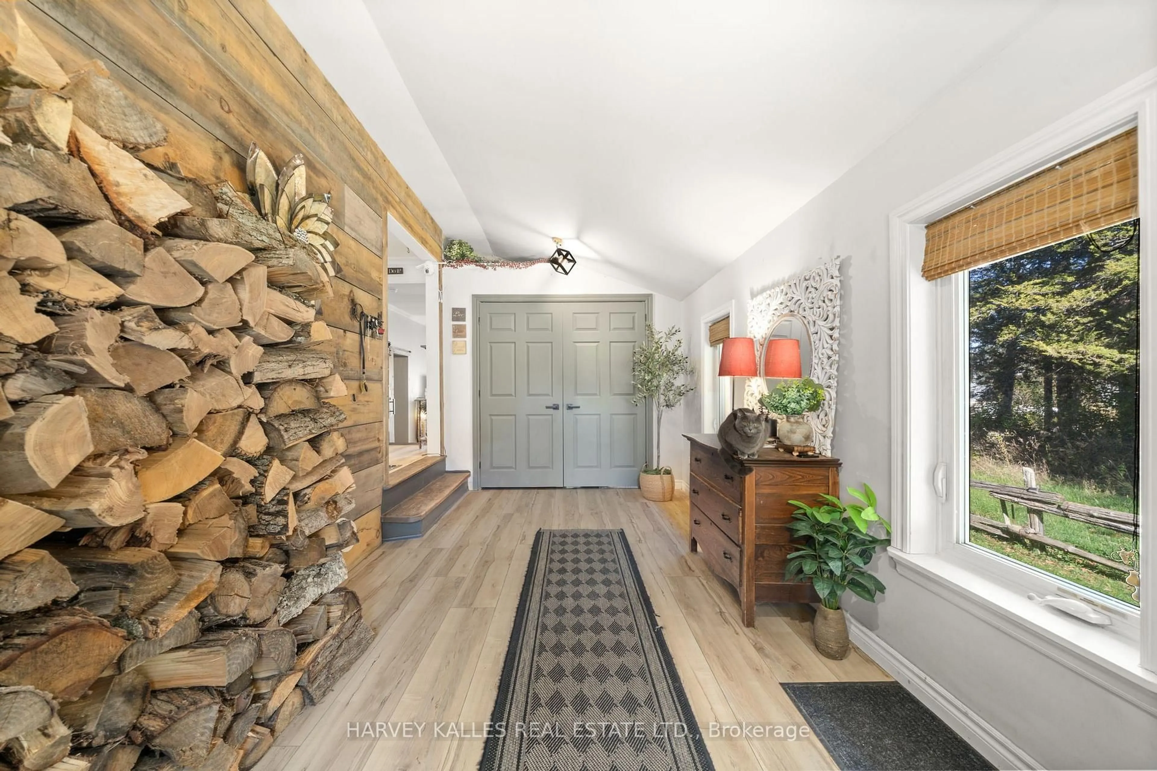 Indoor entryway for 12130 Loyalist Pkwy, Prince Edward County Ontario K0K 2T0