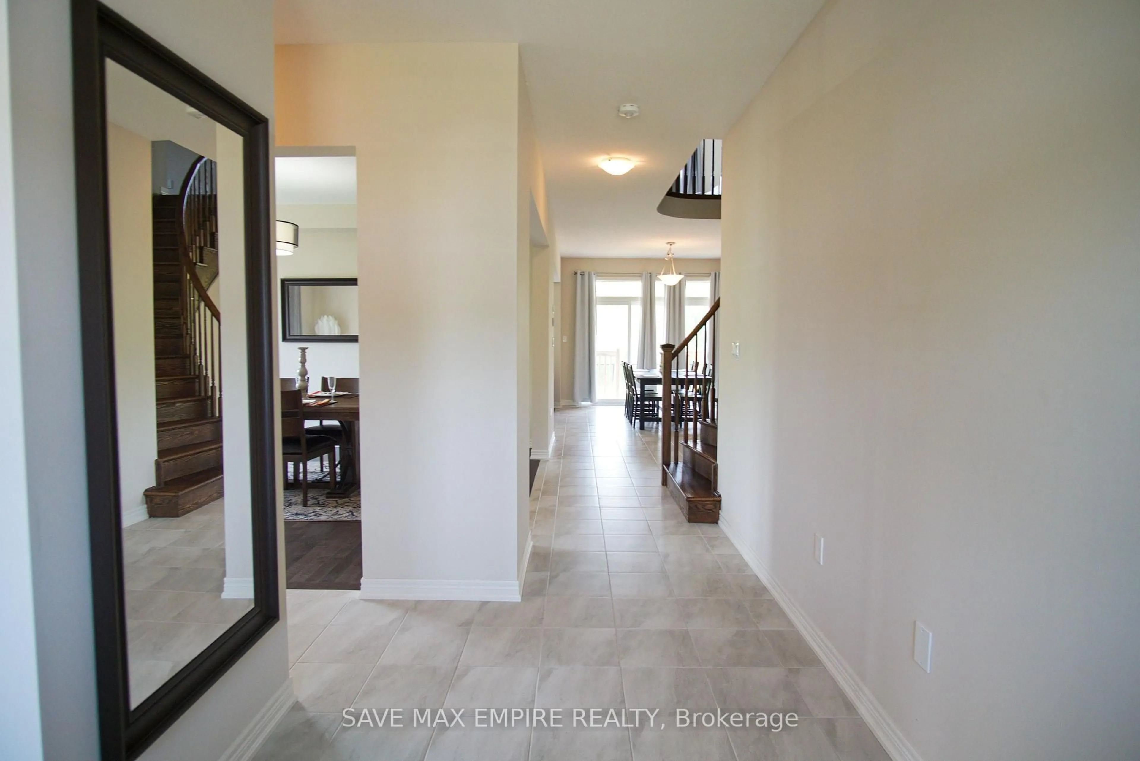 Indoor entryway for 3423 DOMINION Rd, Fort Erie Ontario L0S 1N0