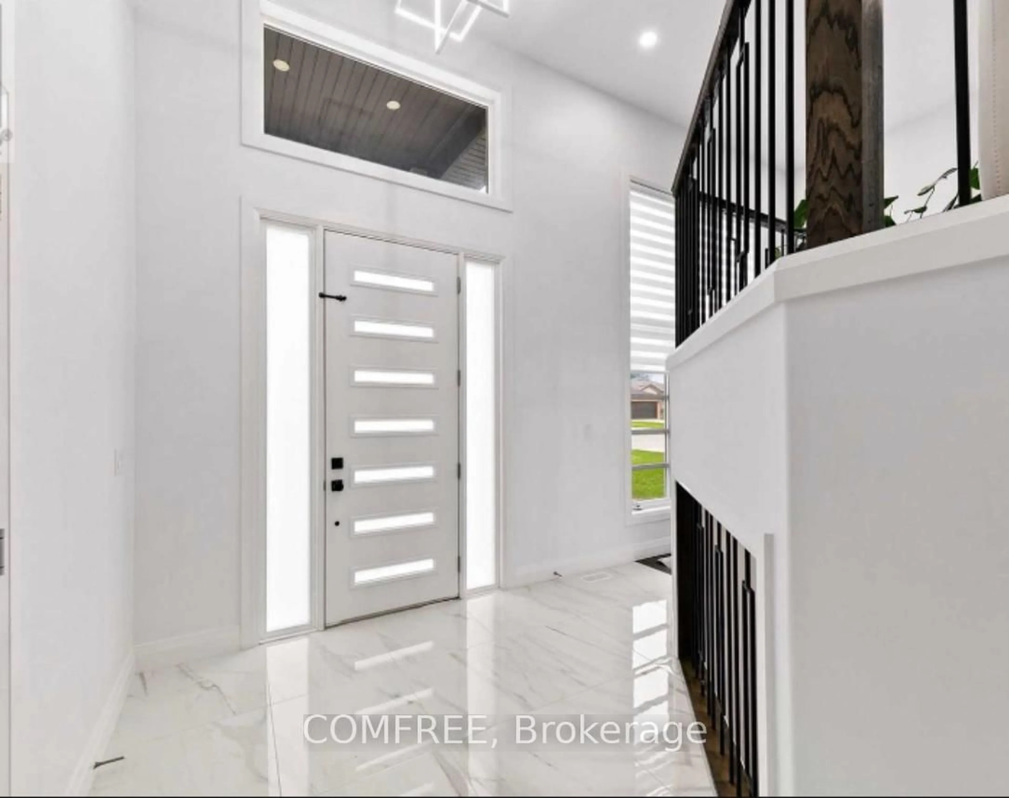 Indoor entryway for 2927 Clemenceau Blvd, Windsor Ontario N8T 2R2