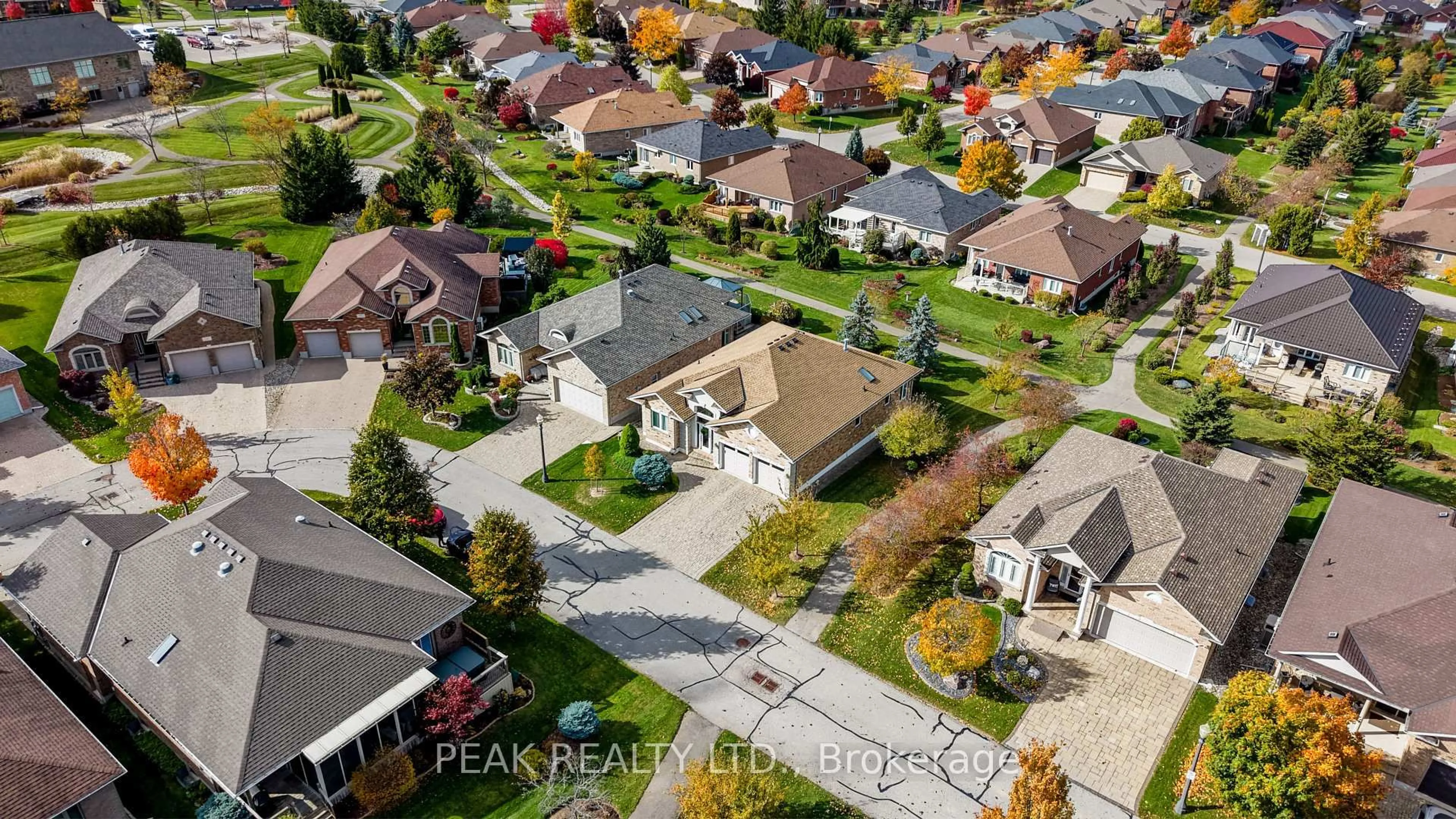 A pic from outside/outdoor area/front of a property/back of a property/a pic from drone, street for 62 Thimbleberry Cross, Wilmot Ontario N3A 4P5