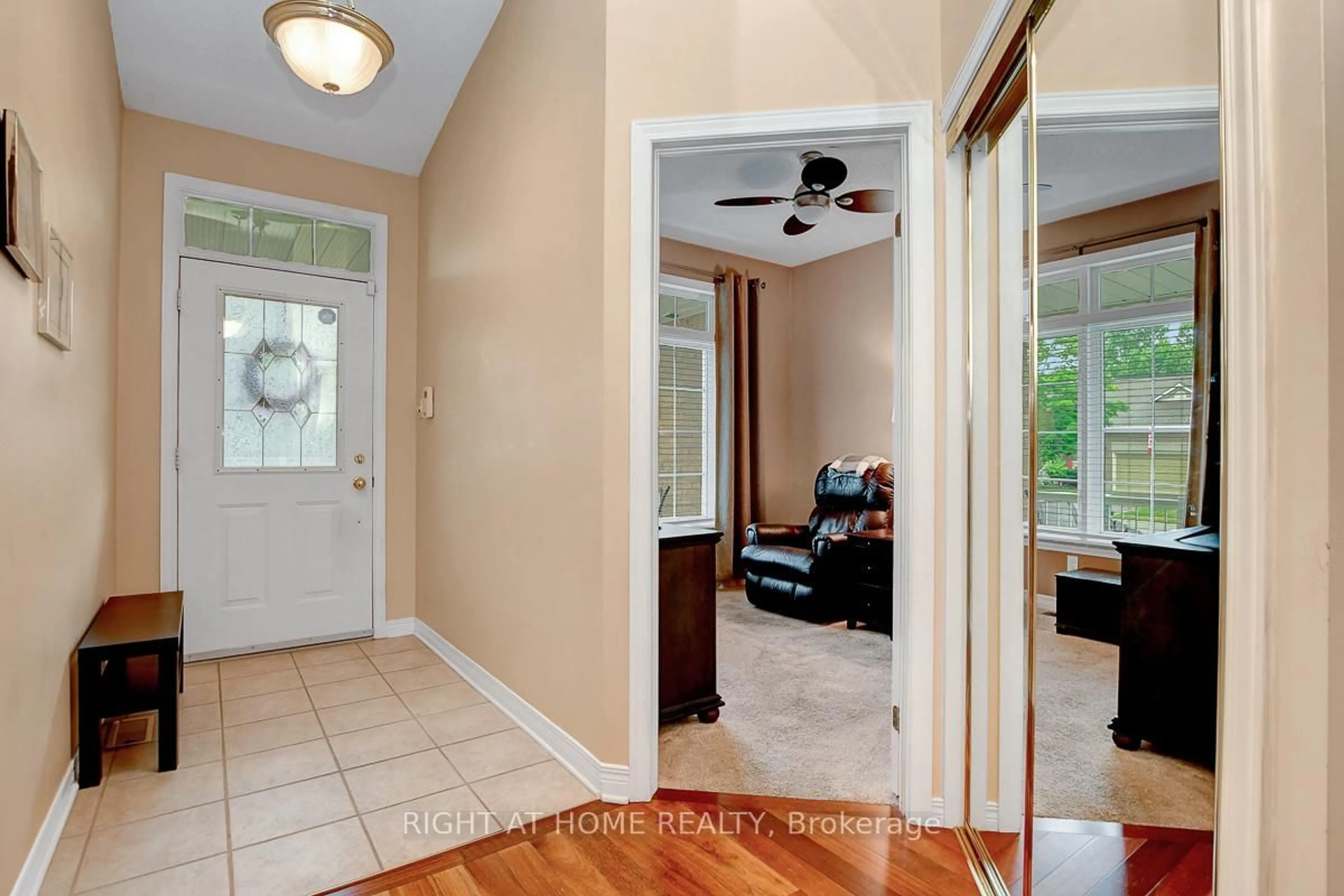 Indoor entryway for 36 Sable Run Dr, Stittsville Ontario K2S 1W8
