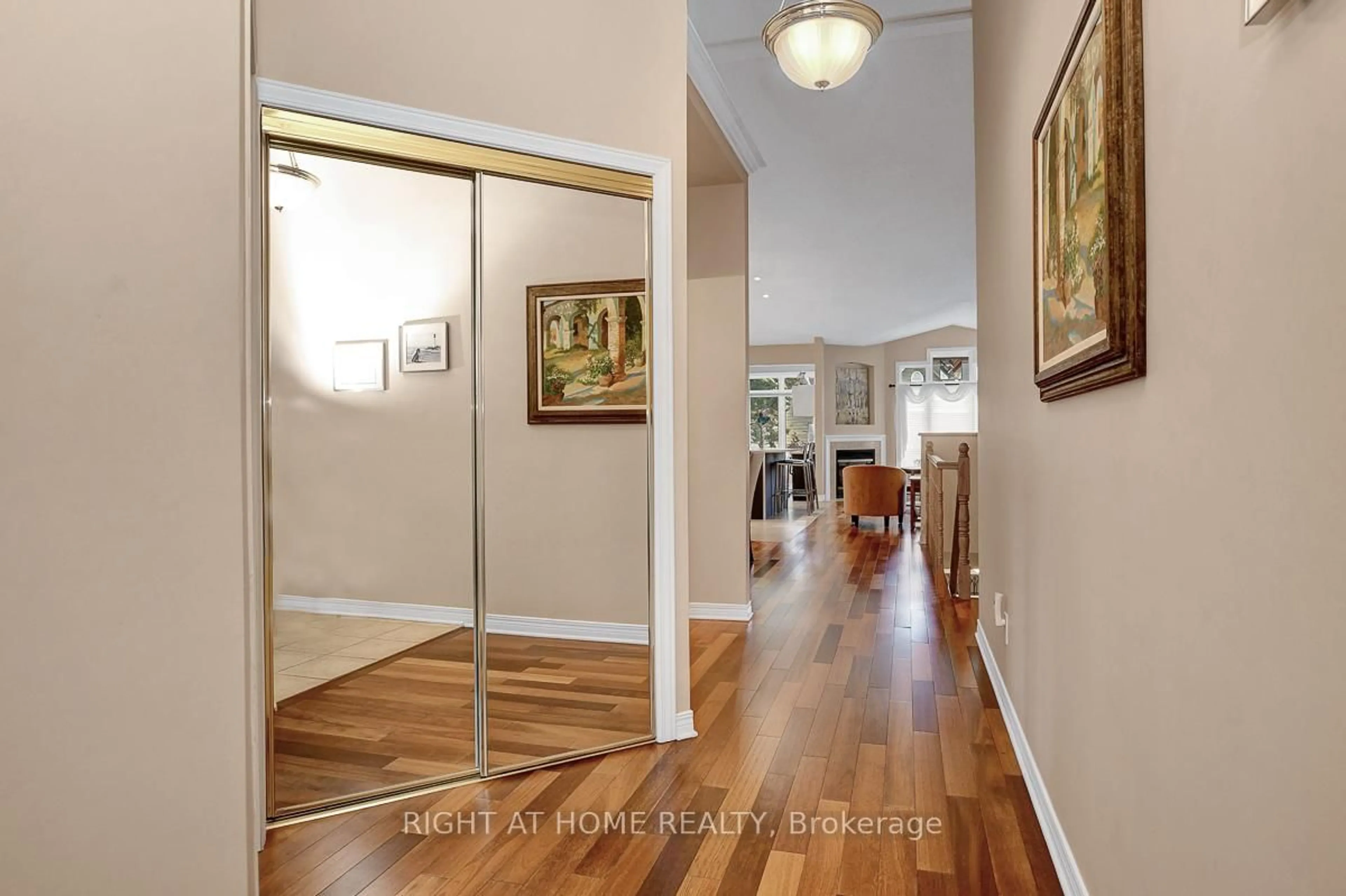 Indoor foyer for 36 Sable Run Dr, Stittsville Ontario K2S 1W8