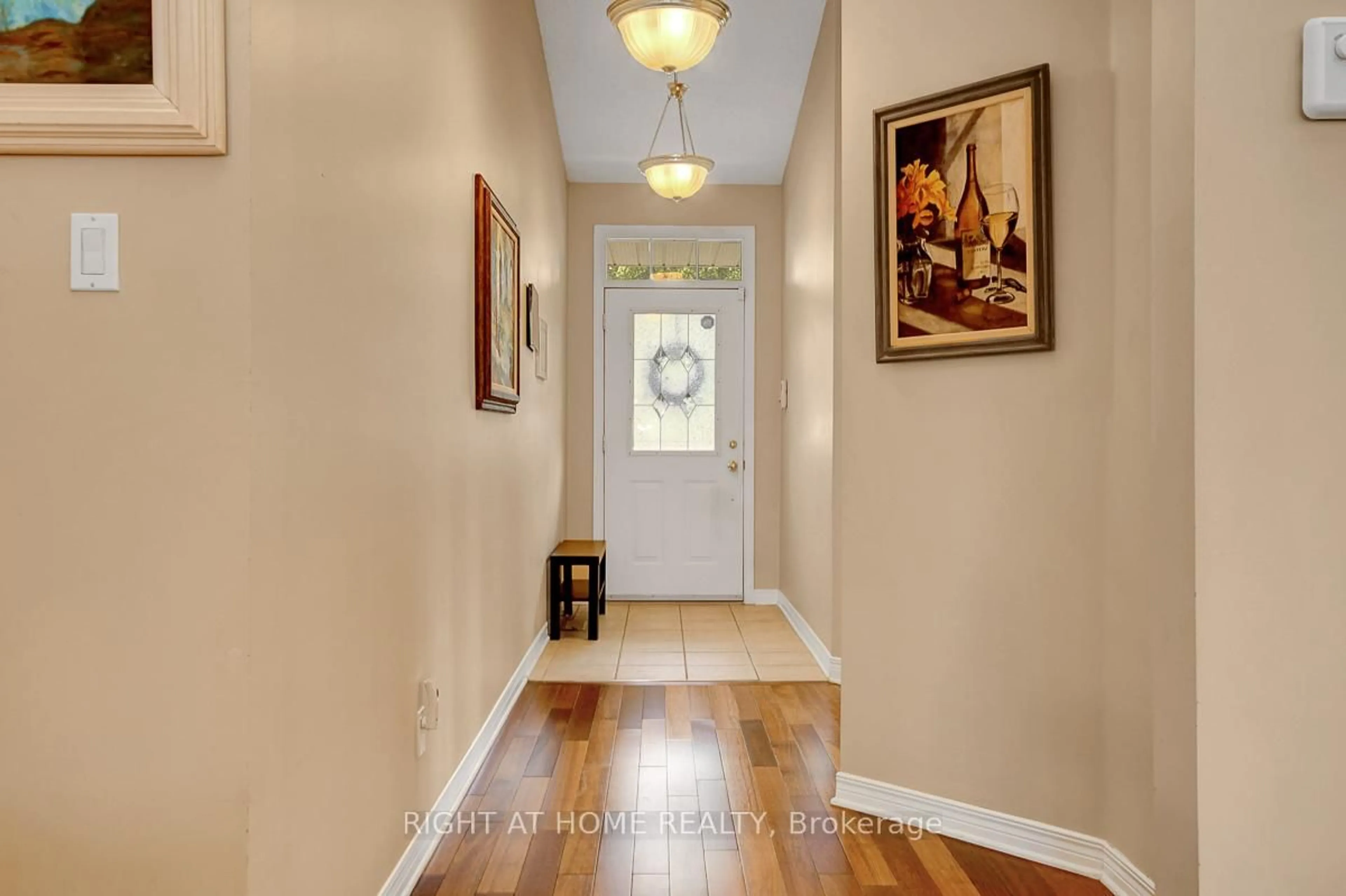 Indoor entryway for 36 Sable Run Dr, Stittsville Ontario K2S 1W8