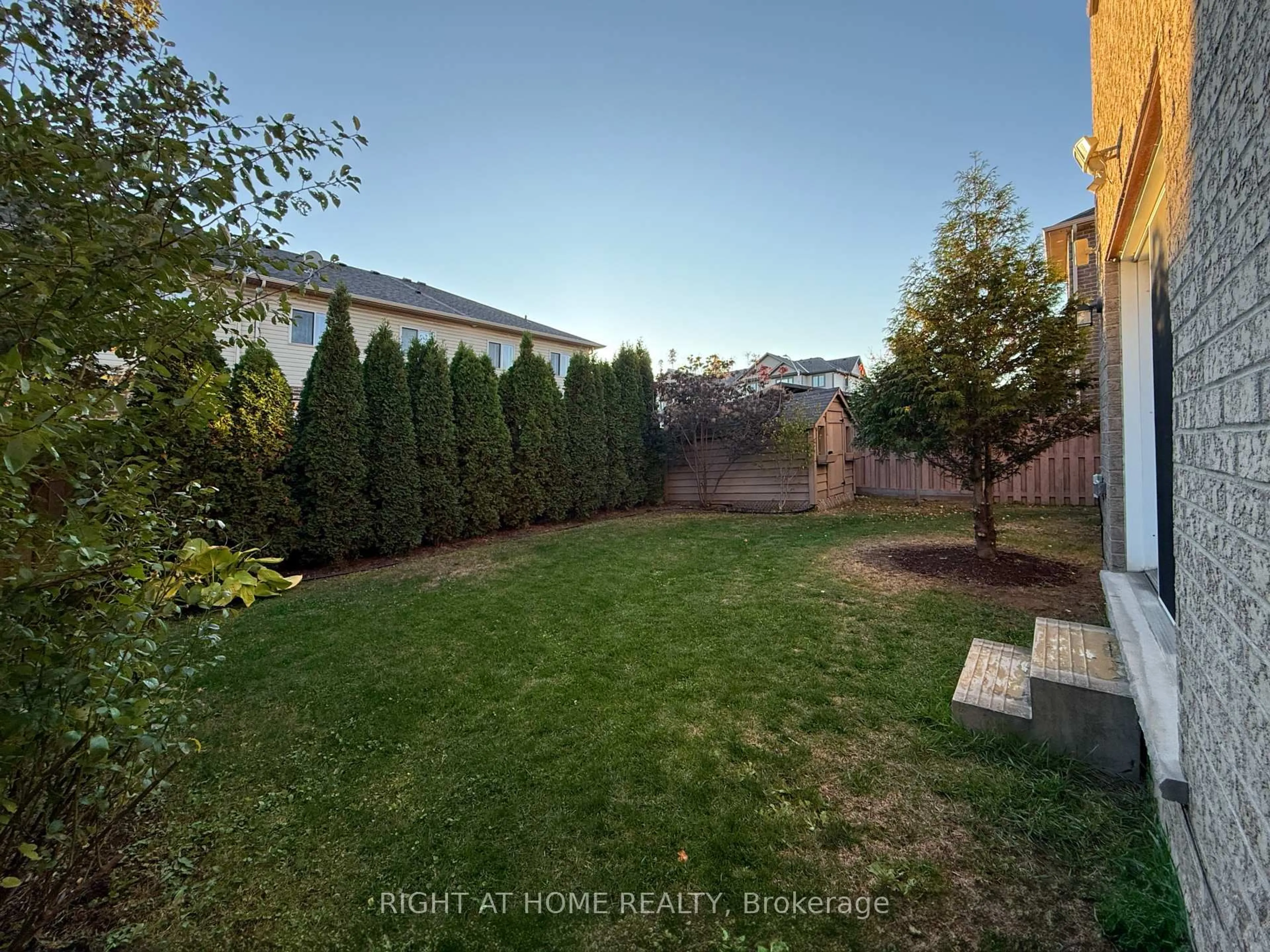 A pic from outside/outdoor area/front of a property/back of a property/a pic from drone, street for 1294 Baseline Rd, Hamilton Ontario L8E 0E4