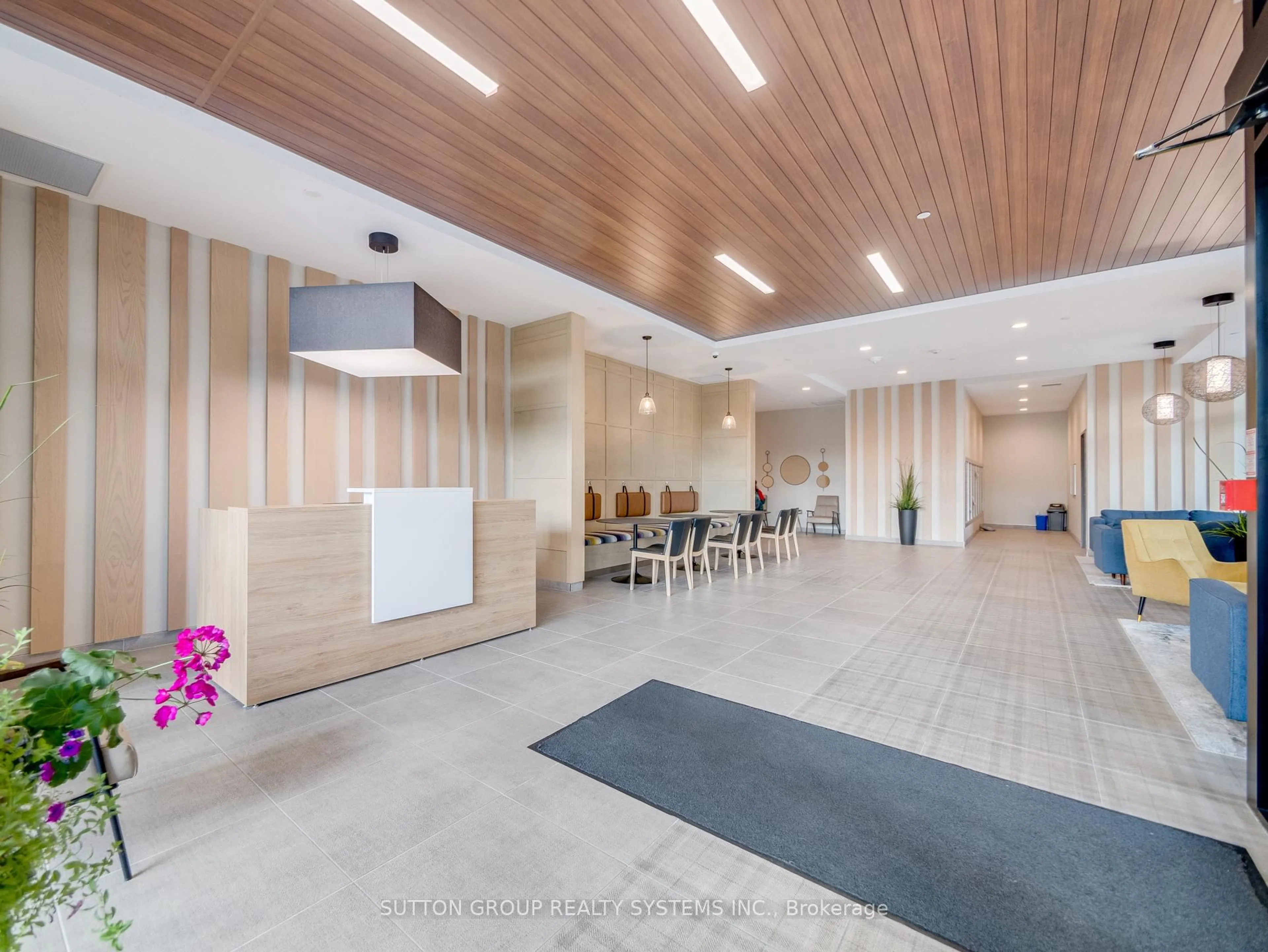 Indoor foyer for 108 Garment St #404, Kitchener Ontario N2G 0E2