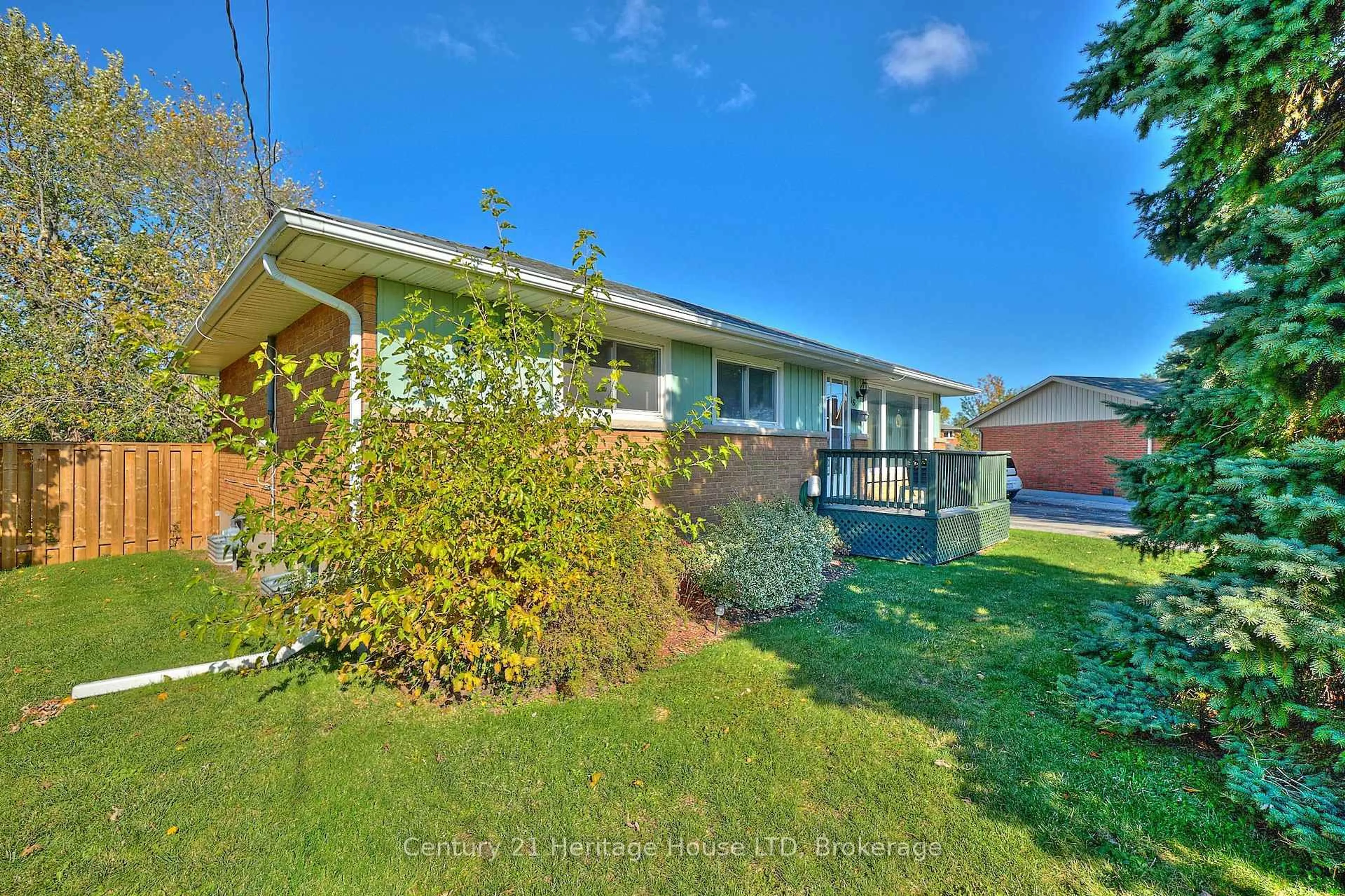 A pic from outside/outdoor area/front of a property/back of a property/a pic from drone, street for 18 Court St, Fort Erie Ontario L2A 2G4