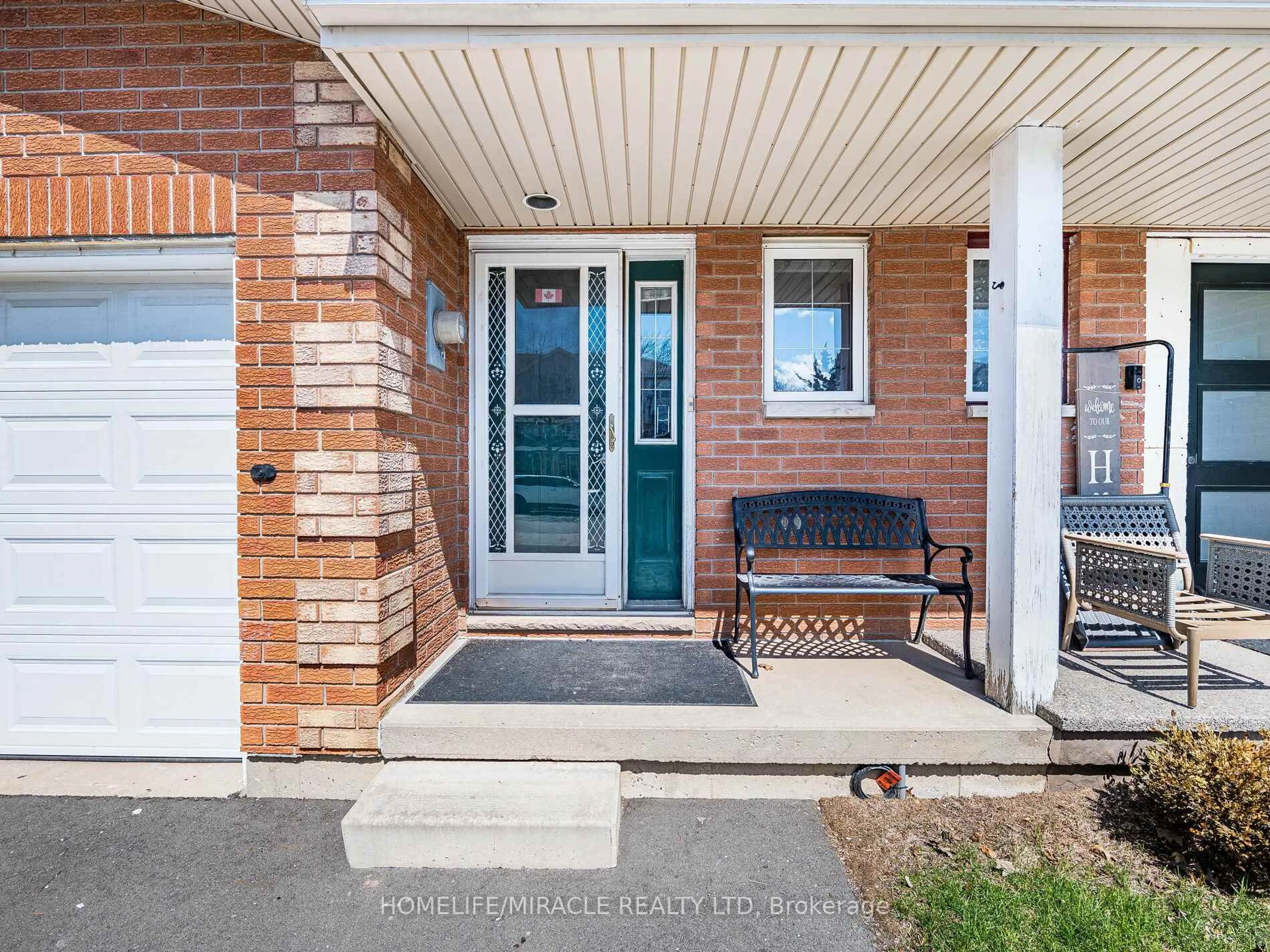 Indoor entryway for 238 Candlewood Dr, Hamilton Ontario L8J 3P6