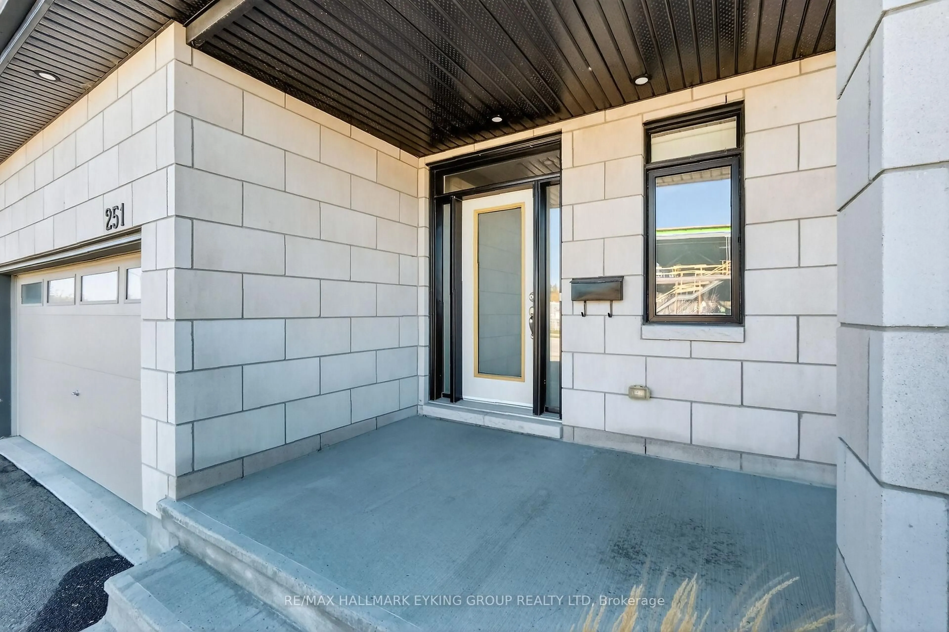 Indoor entryway for 251 Joshua St, Ottawa Ontario K1W 0H3