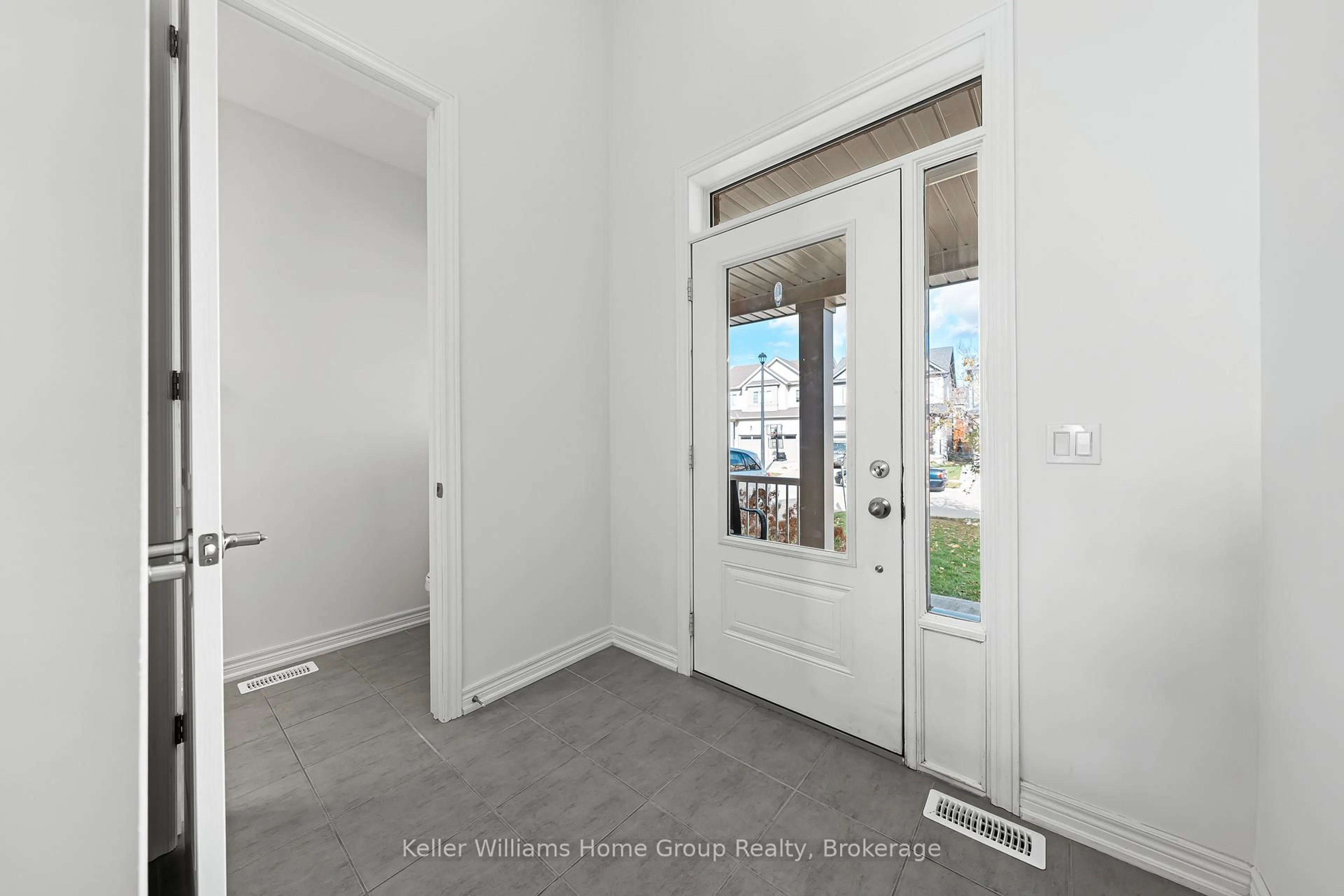 Indoor entryway for 31 Kay Cres, Centre Wellington Ontario N1M 2B2