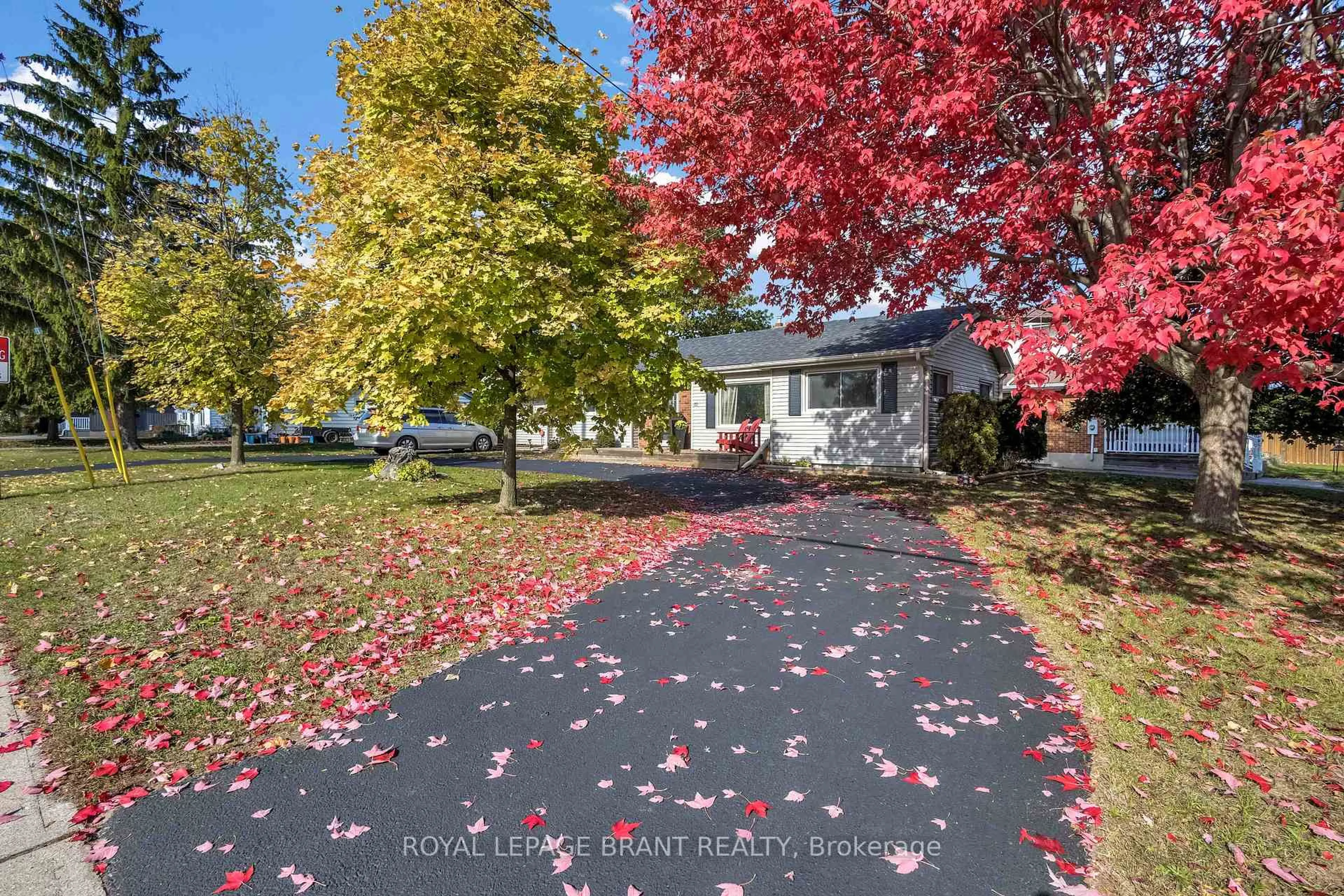 A pic from outside/outdoor area/front of a property/back of a property/a pic from drone, street for 37 Morton Ave, Brantford Ontario N3R 2N6