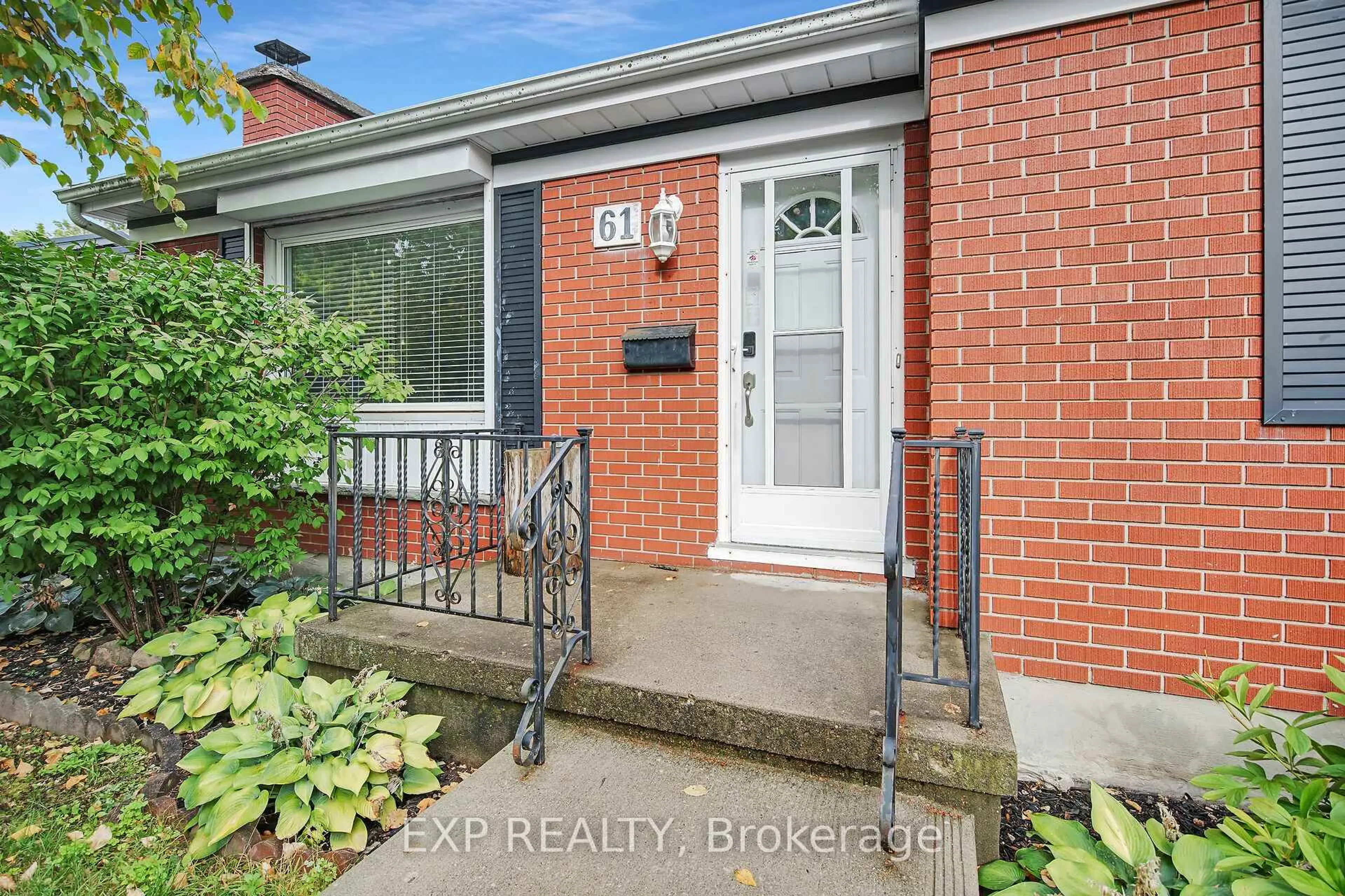 Indoor entryway for 61 Larkspur Cres, London North Ontario N6H 3R1