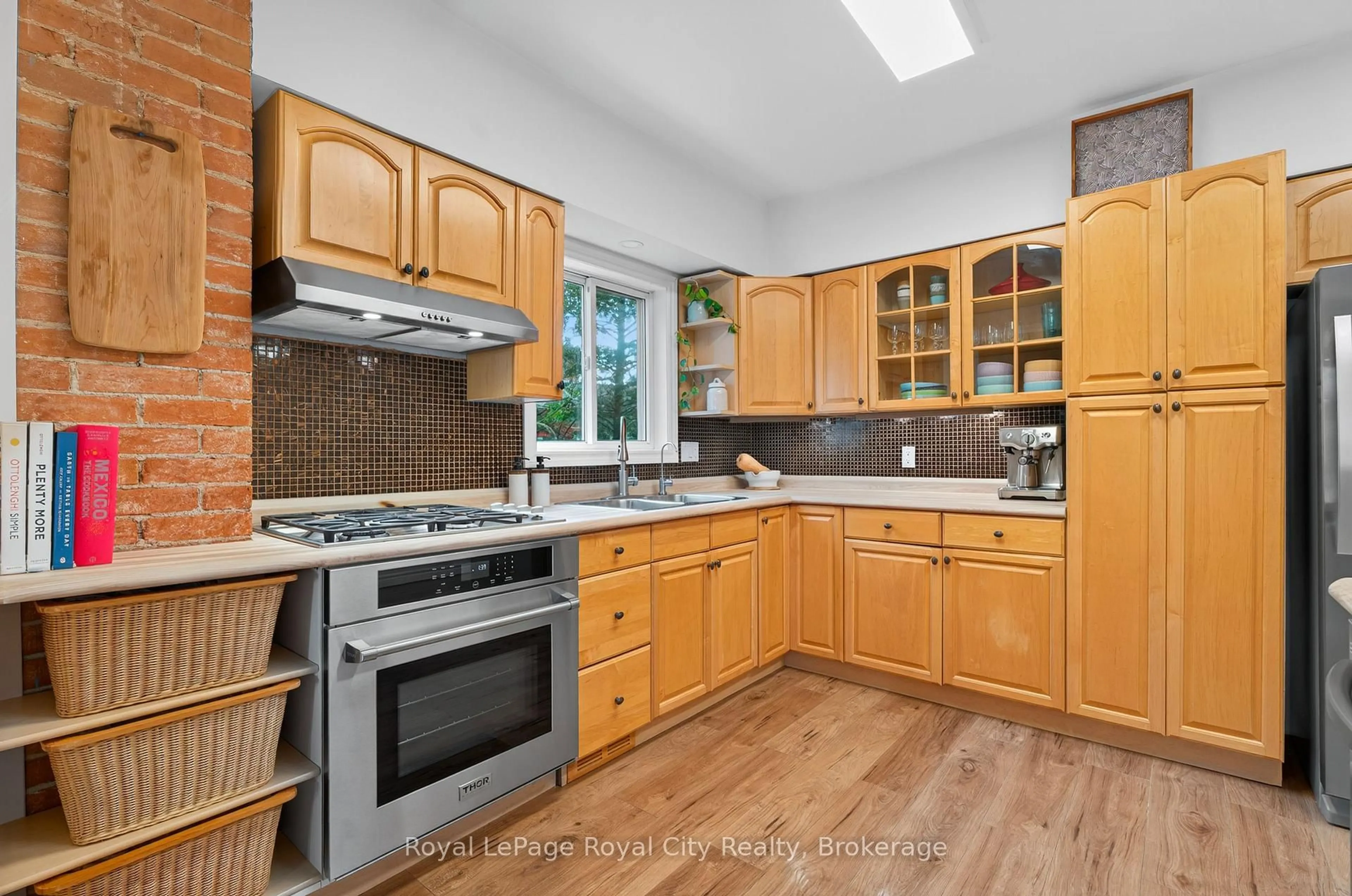 Standard kitchen, ceramic/tile floor for 37 Lawrence Ave, Guelph Ontario N1E 5Y4