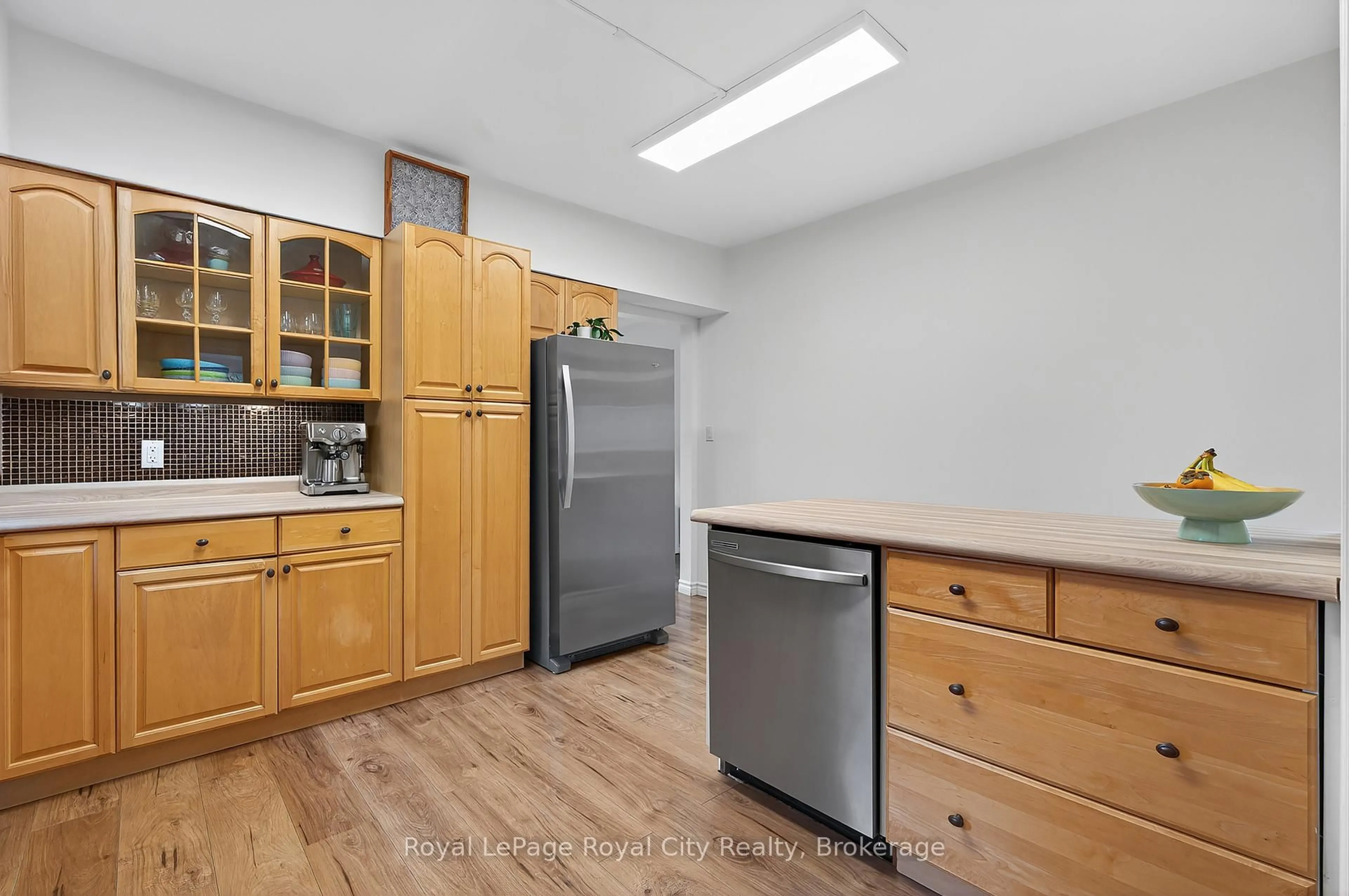 Standard kitchen, unknown for 37 Lawrence Ave, Guelph Ontario N1E 5Y4