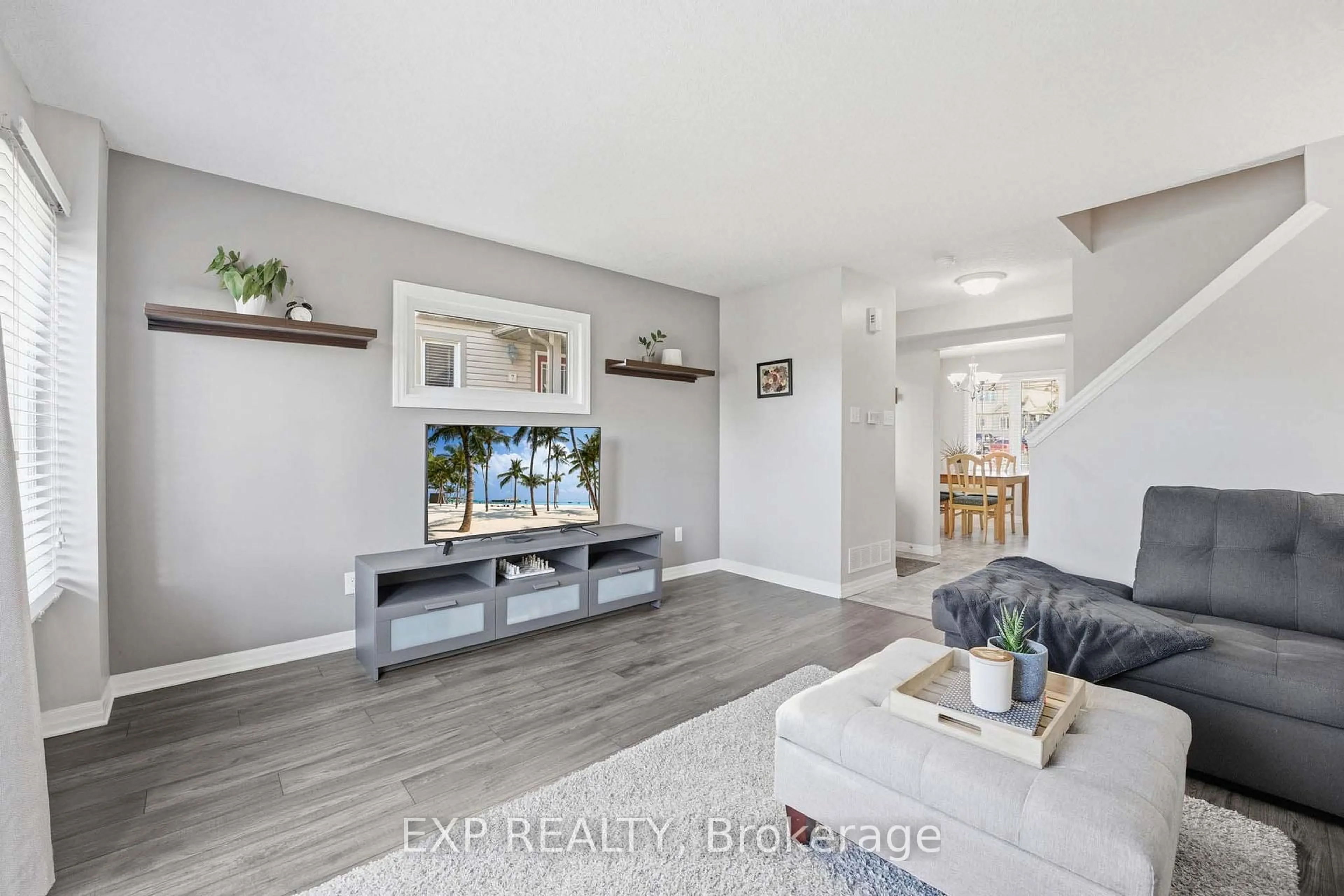 Living room with furniture, unknown for 10 Foxglove Cres #6, Kitchener Ontario N2E 0E1