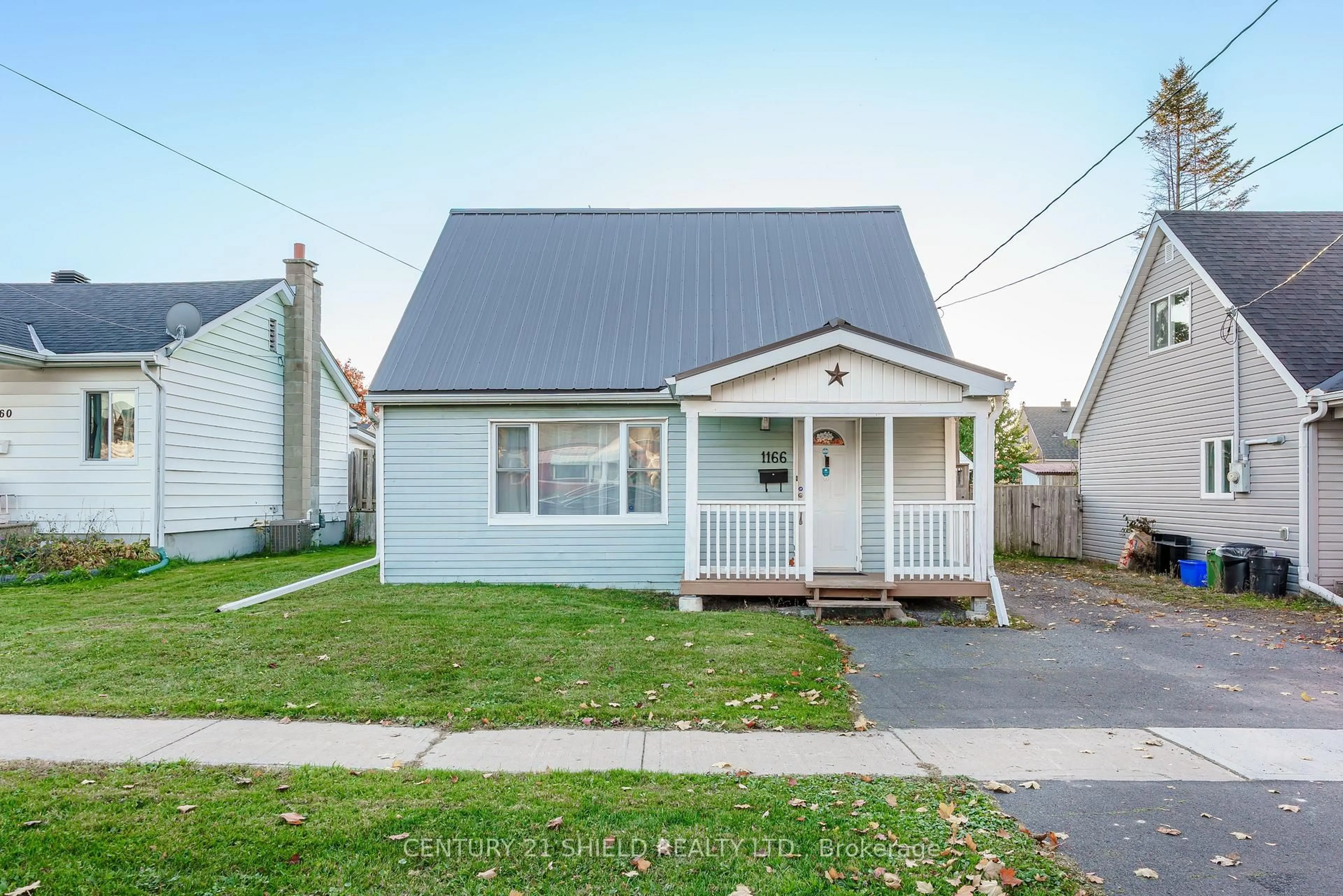 Home with vinyl exterior material, street for 1166 Dunkirk St, Cornwall Ontario K6H 3K5