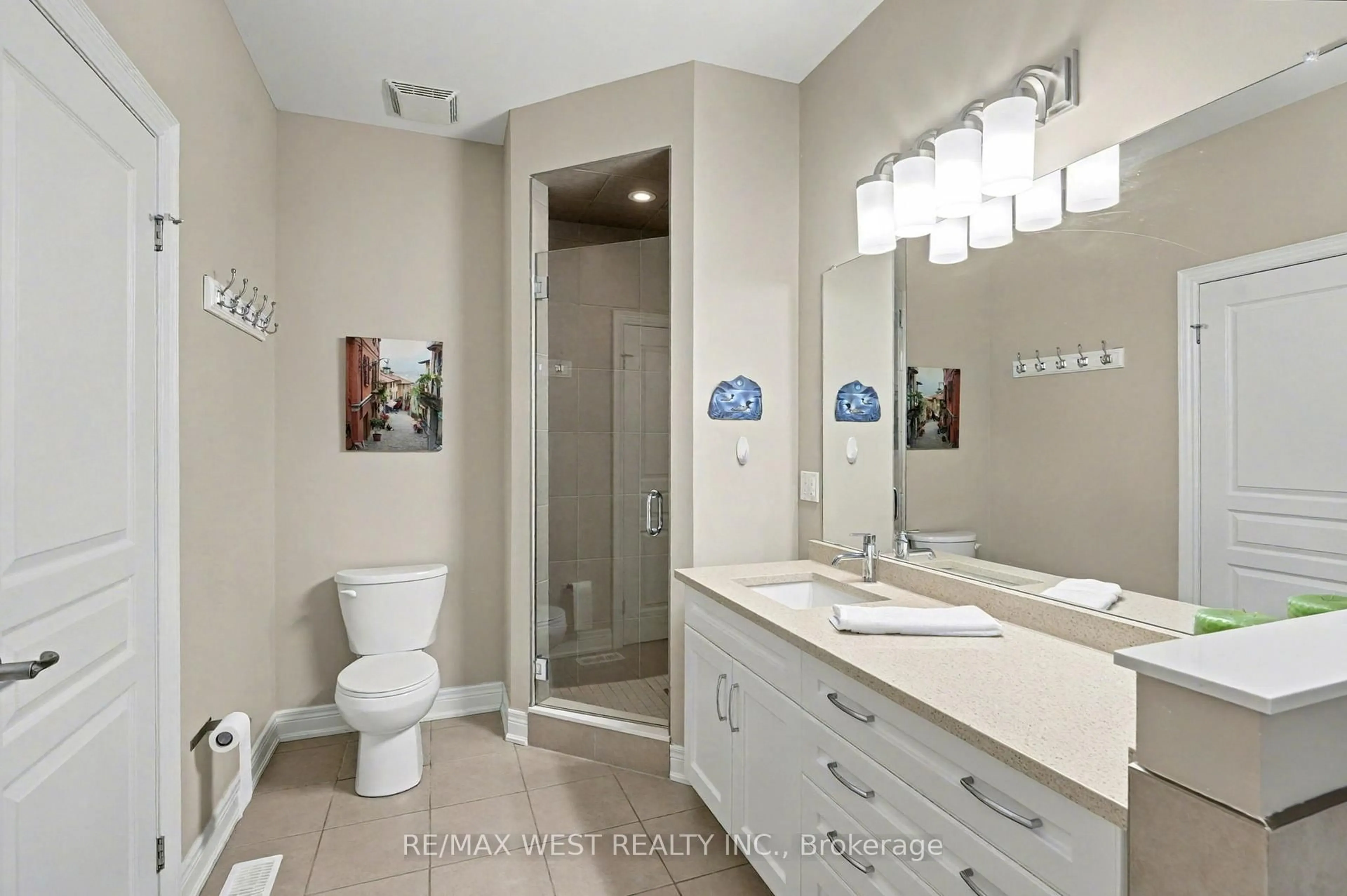 Contemporary bathroom, ceramic/tile floor for 58 Forestview Crt, West Lincoln Ontario L0R 2A0