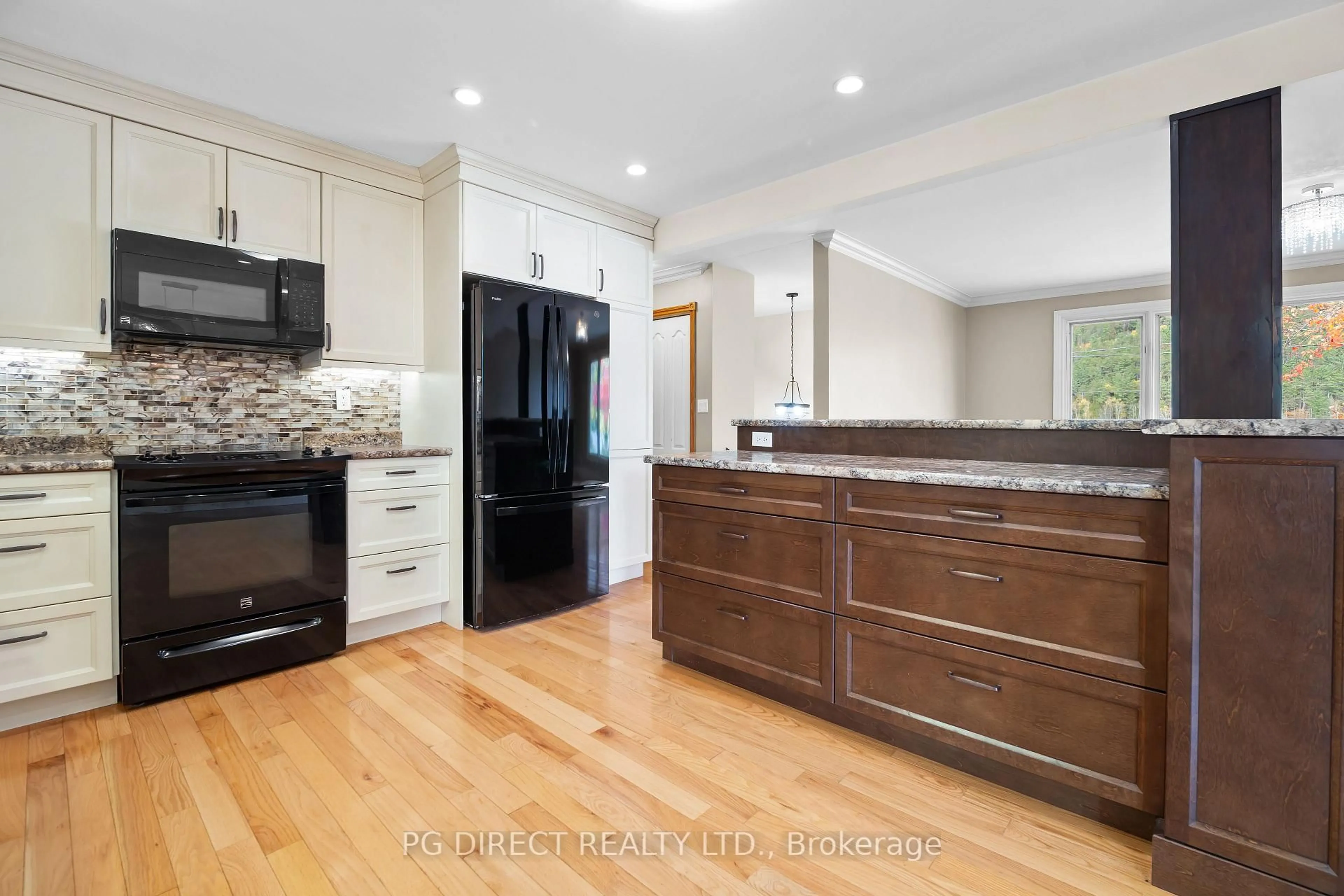 Open concept kitchen, wood/laminate floor for 540 Ottawa St, Mattawa Ontario P0H 1V0