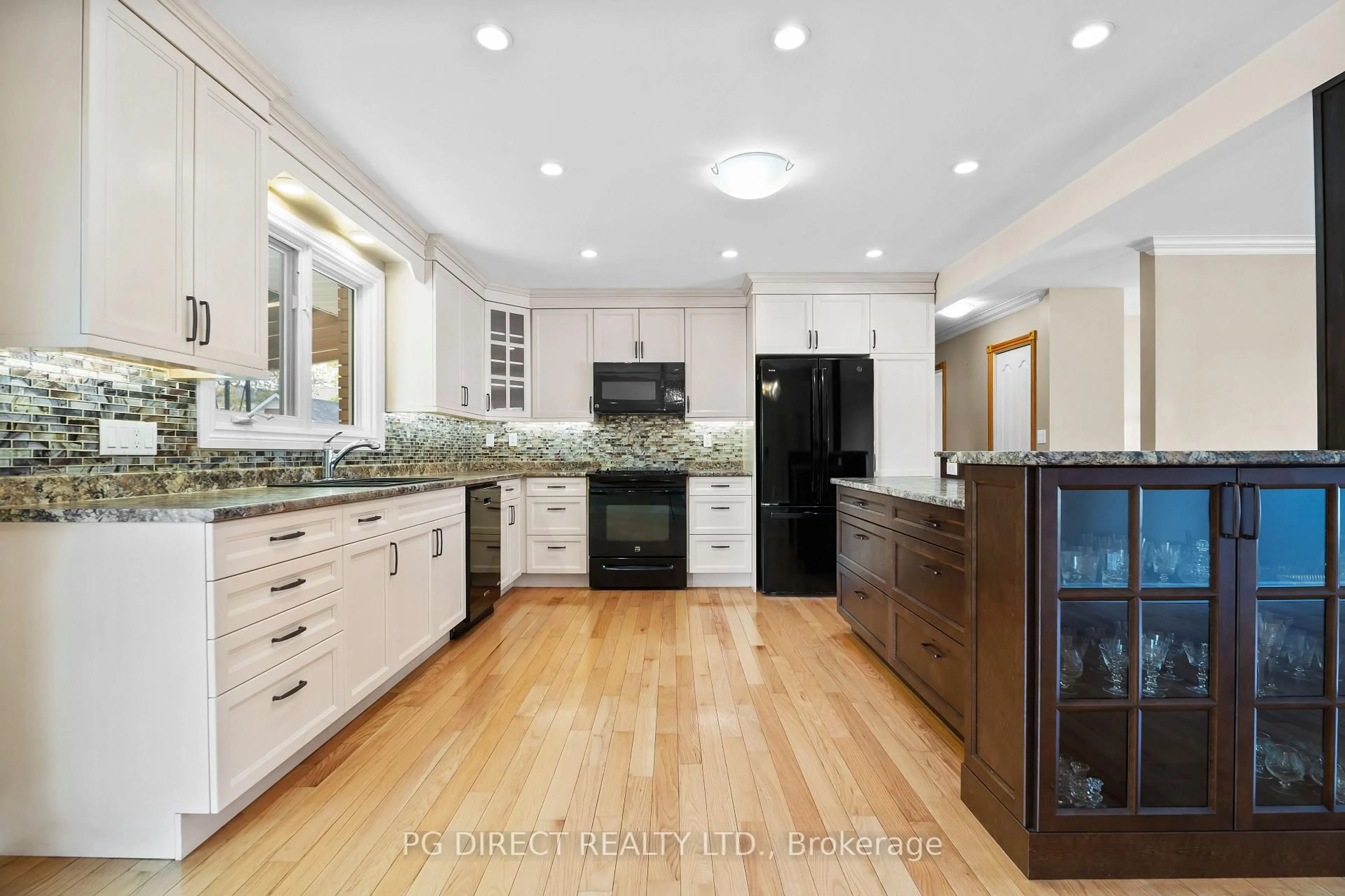 Contemporary kitchen, ceramic/tile floor for 540 Ottawa St, Mattawa Ontario P0H 1V0