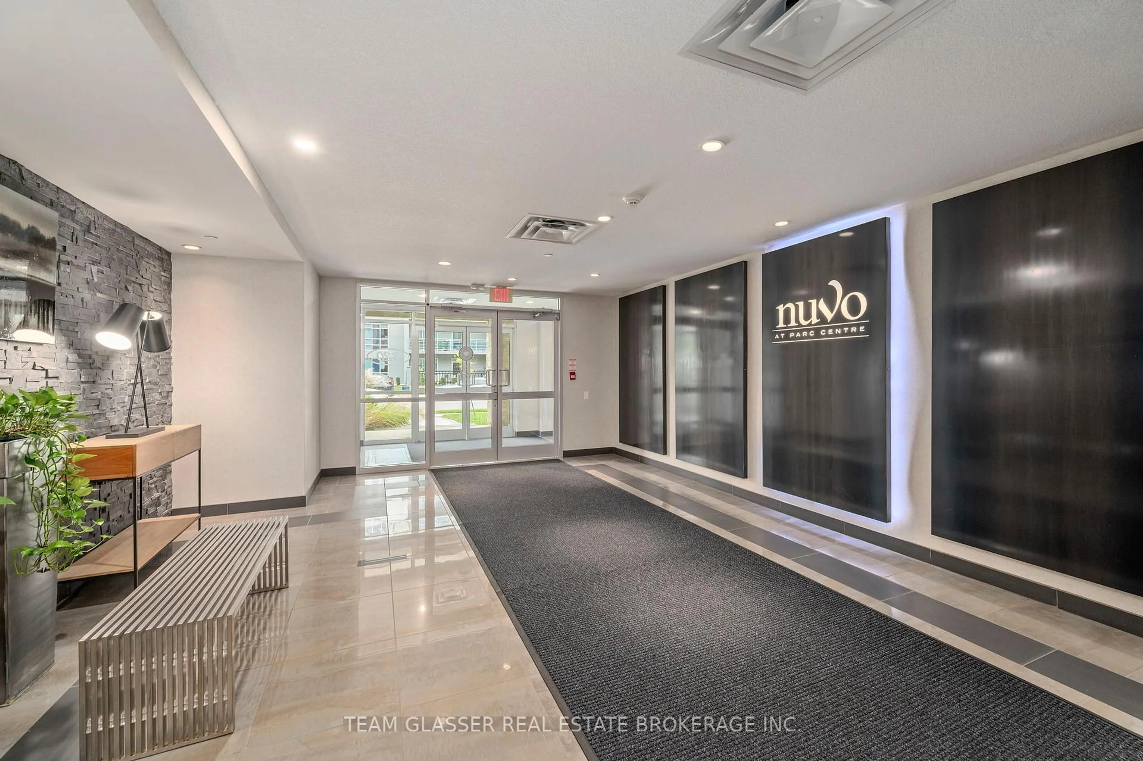 Indoor foyer for 320 Sugarcreek Tr #414, London North Ontario N6H 0G3