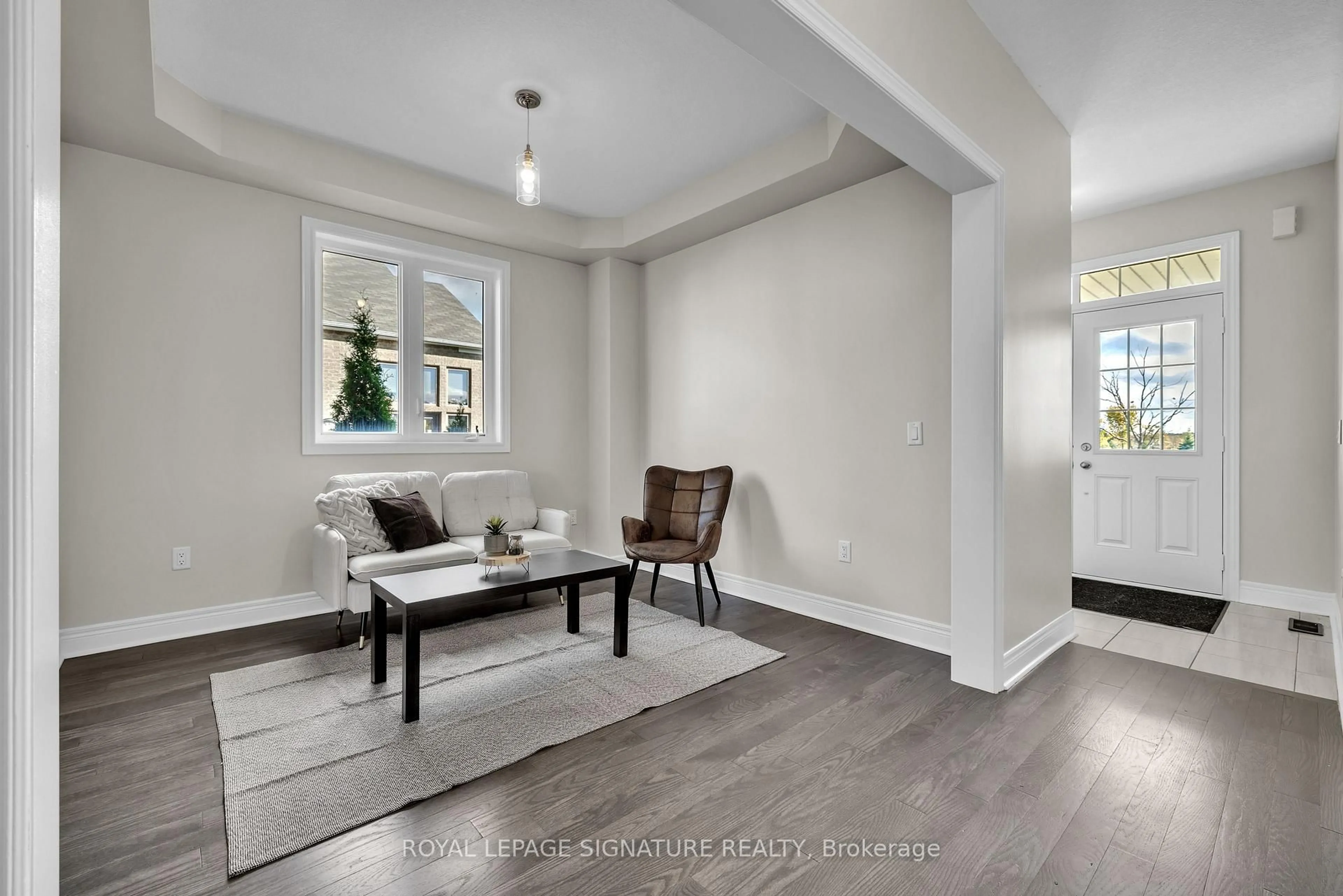 Living room with furniture, unknown for 1089 Upper Thames Dr, Woodstock Ontario N4T 0H2