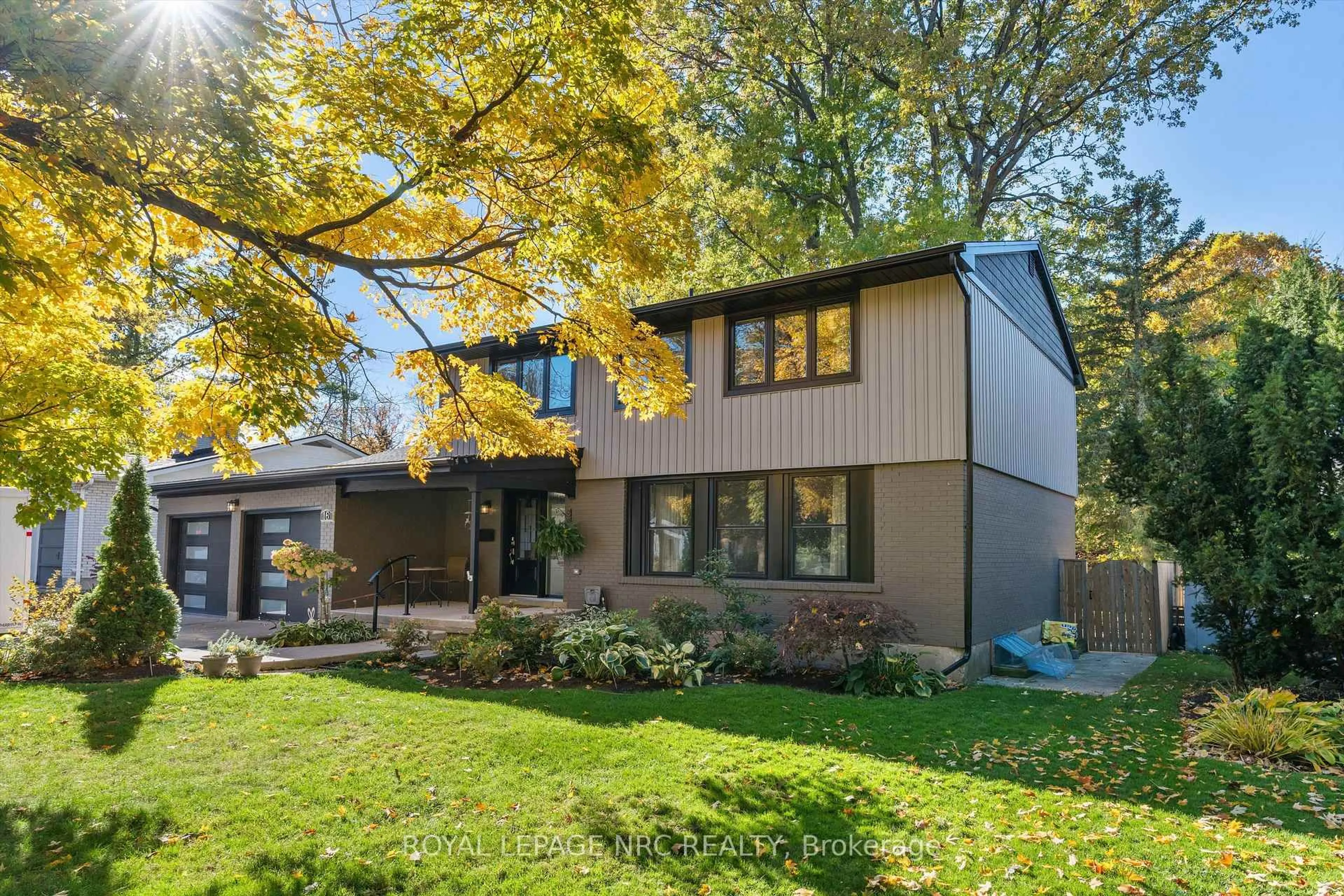 Home with brick exterior material, street for 16 Briarfield Cres, St. Catharines Ontario L2T 3T5