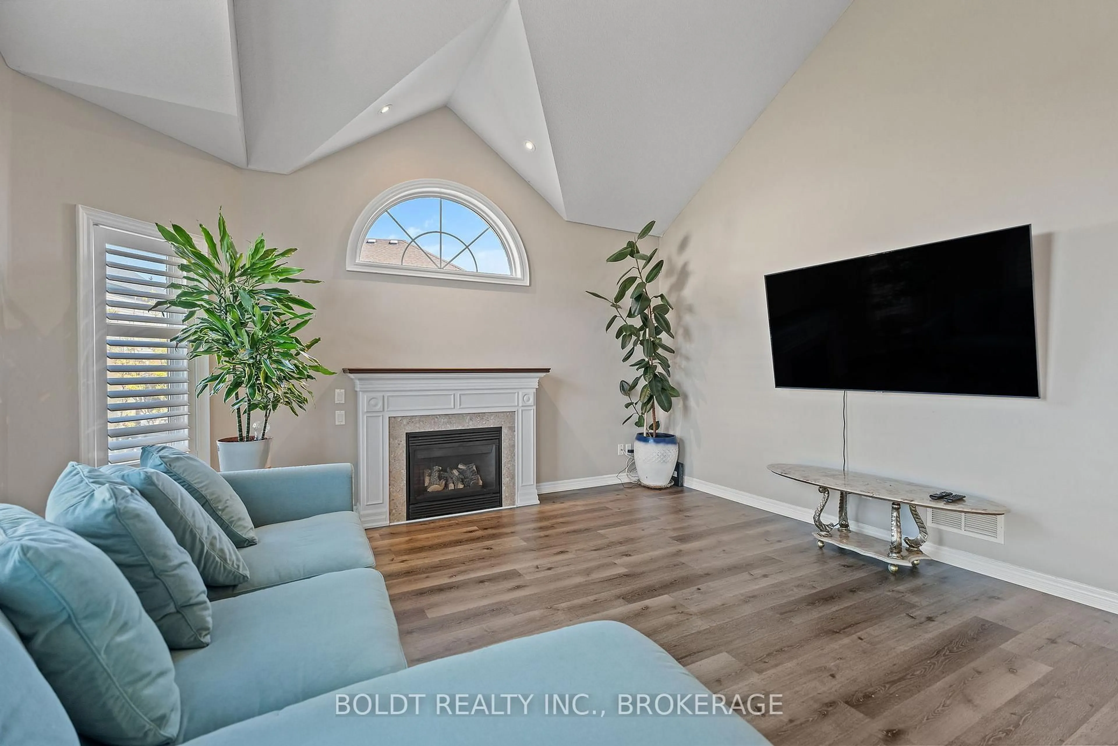 Living room with furniture, unknown for 8114 Windsong Dr, Niagara Falls Ontario L2H 3M4