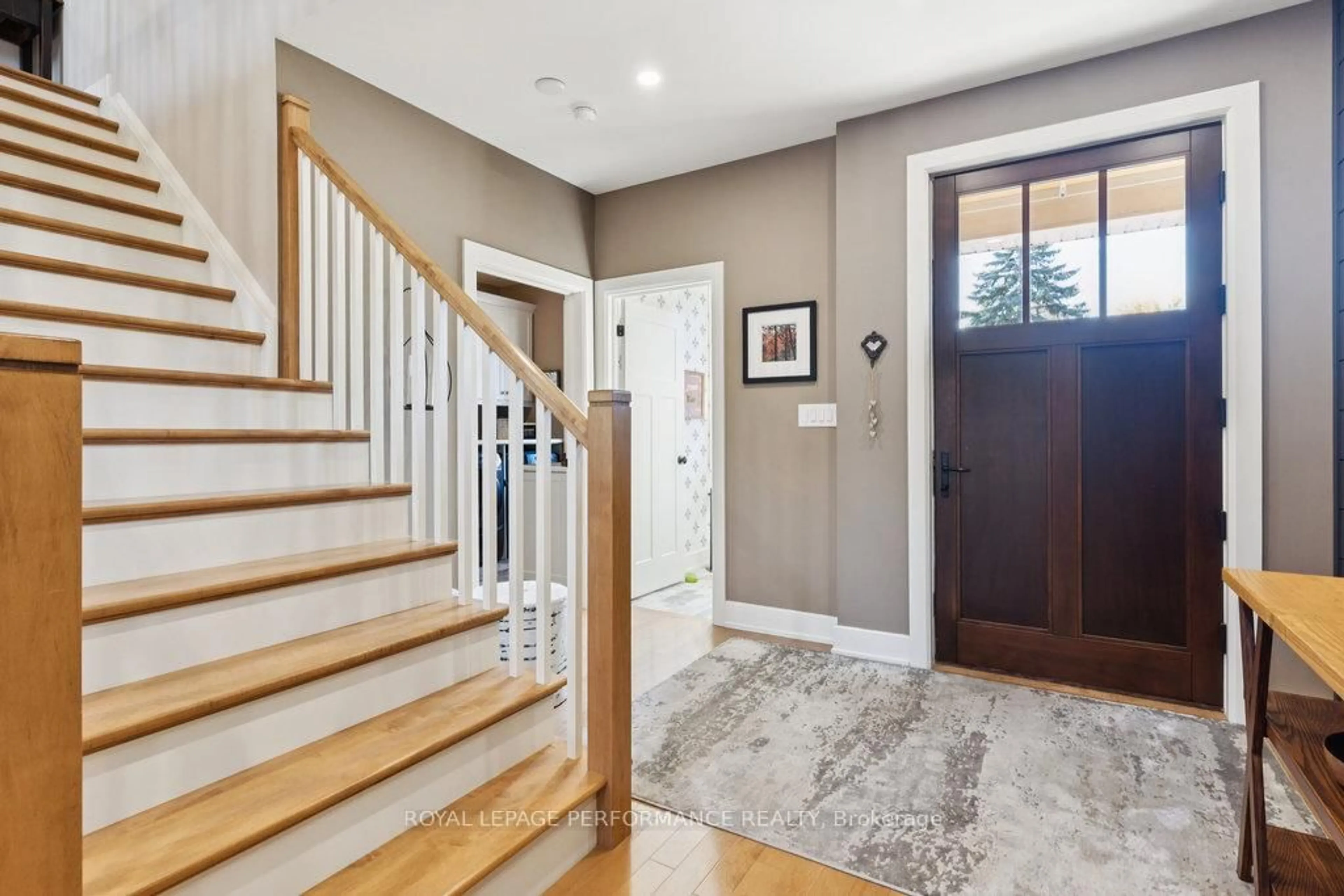 Indoor entryway for 5 Melva Ave, Ottawa Ontario K1T 3W9