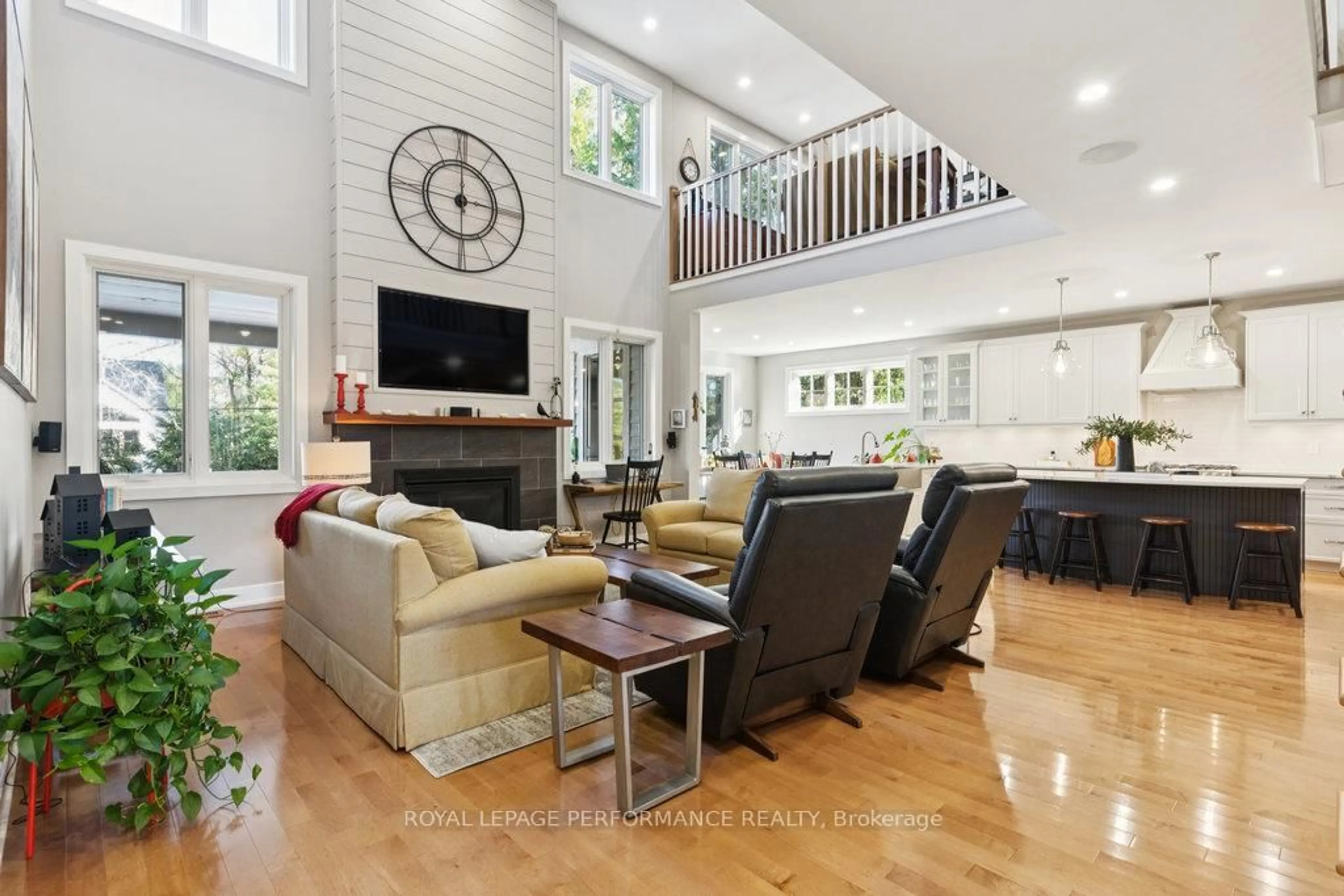 Unknown for 5 Melva Ave, Ottawa Ontario K1T 3W9