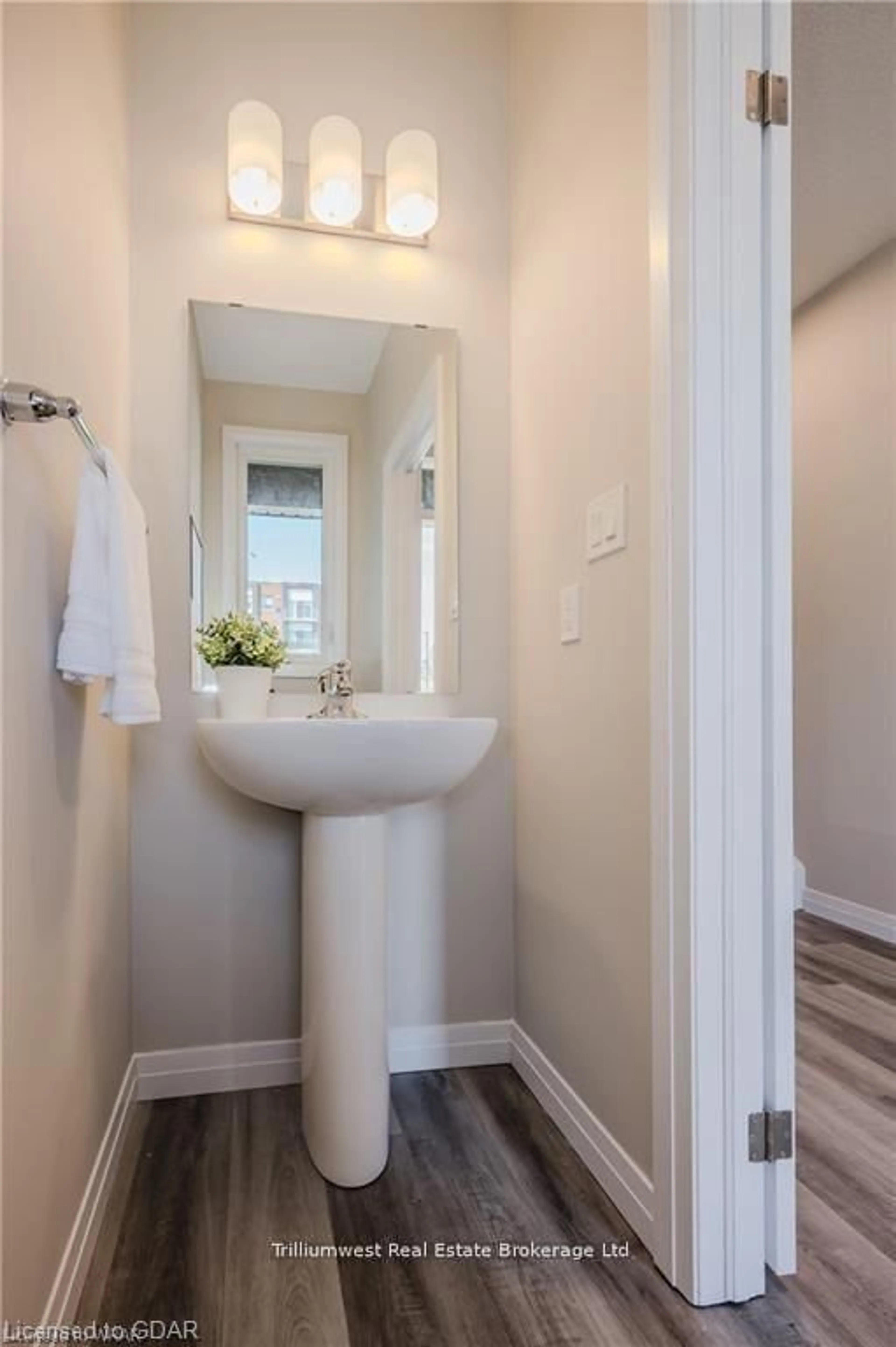 Standard bathroom, ceramic/tile floor for 73 Ayr Meadows Cres, North Dumfries Ontario N0B 1E0