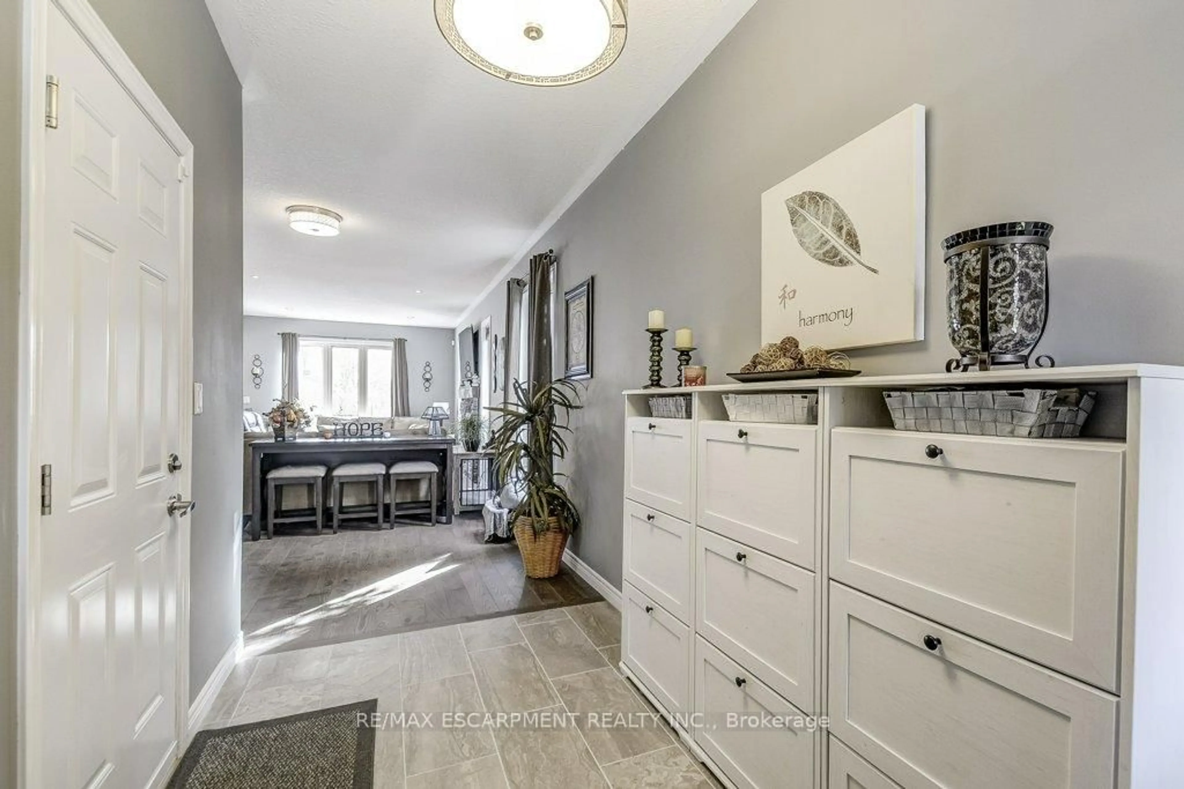 Indoor entryway for 132A Scott Ave, Brant Ontario N3L 0C9