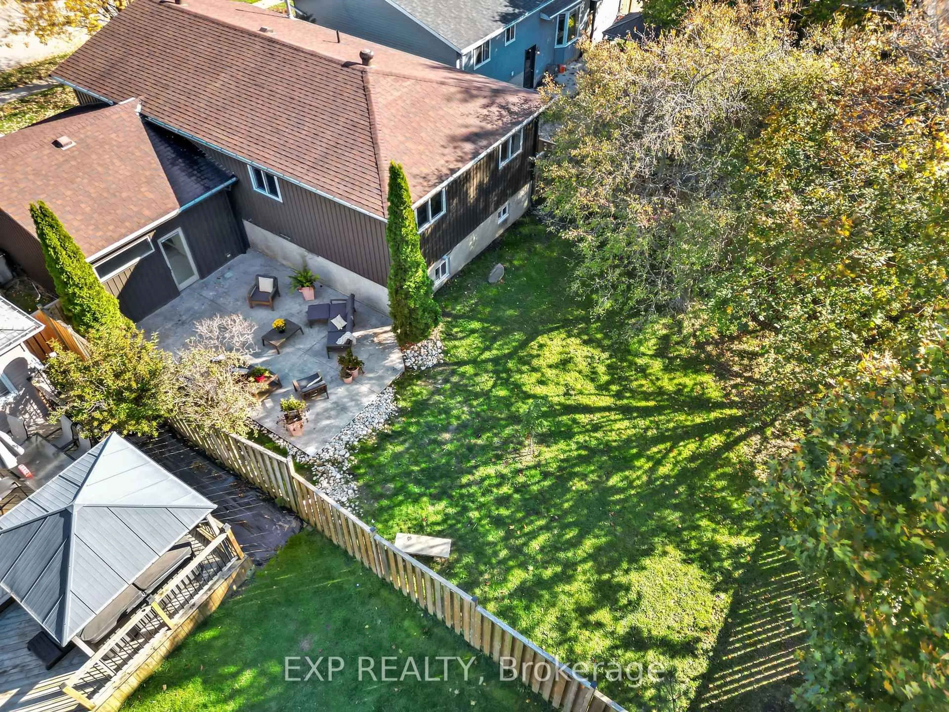 A pic from outside/outdoor area/front of a property/back of a property/a pic from drone, city buildings view from balcony for 29 Dunsford Cres, St. Marys Ontario N4X 1A5