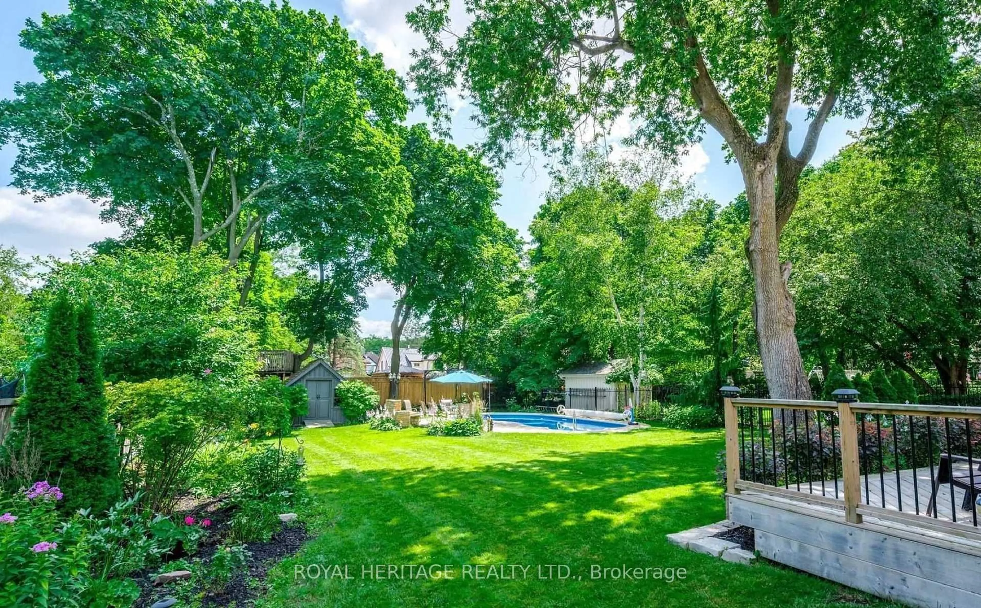 A pic from outside/outdoor area/front of a property/back of a property/a pic from drone, water/lake/river/ocean view for 17 Francis St, Kawartha Lakes Ontario K9V 3R7