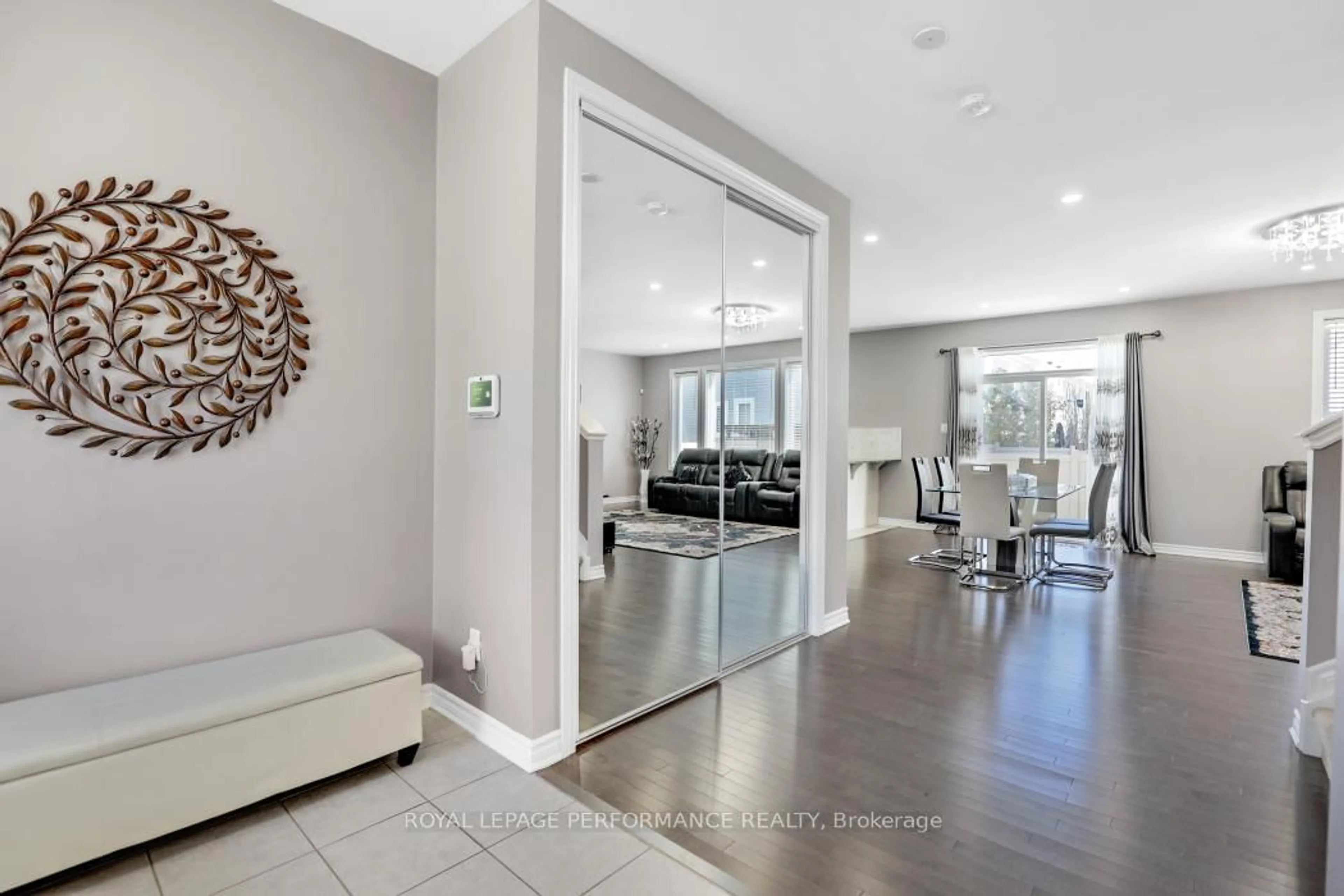 Indoor entryway for 336 Lamarche Ave, Ottawa Ontario K1C 1T1