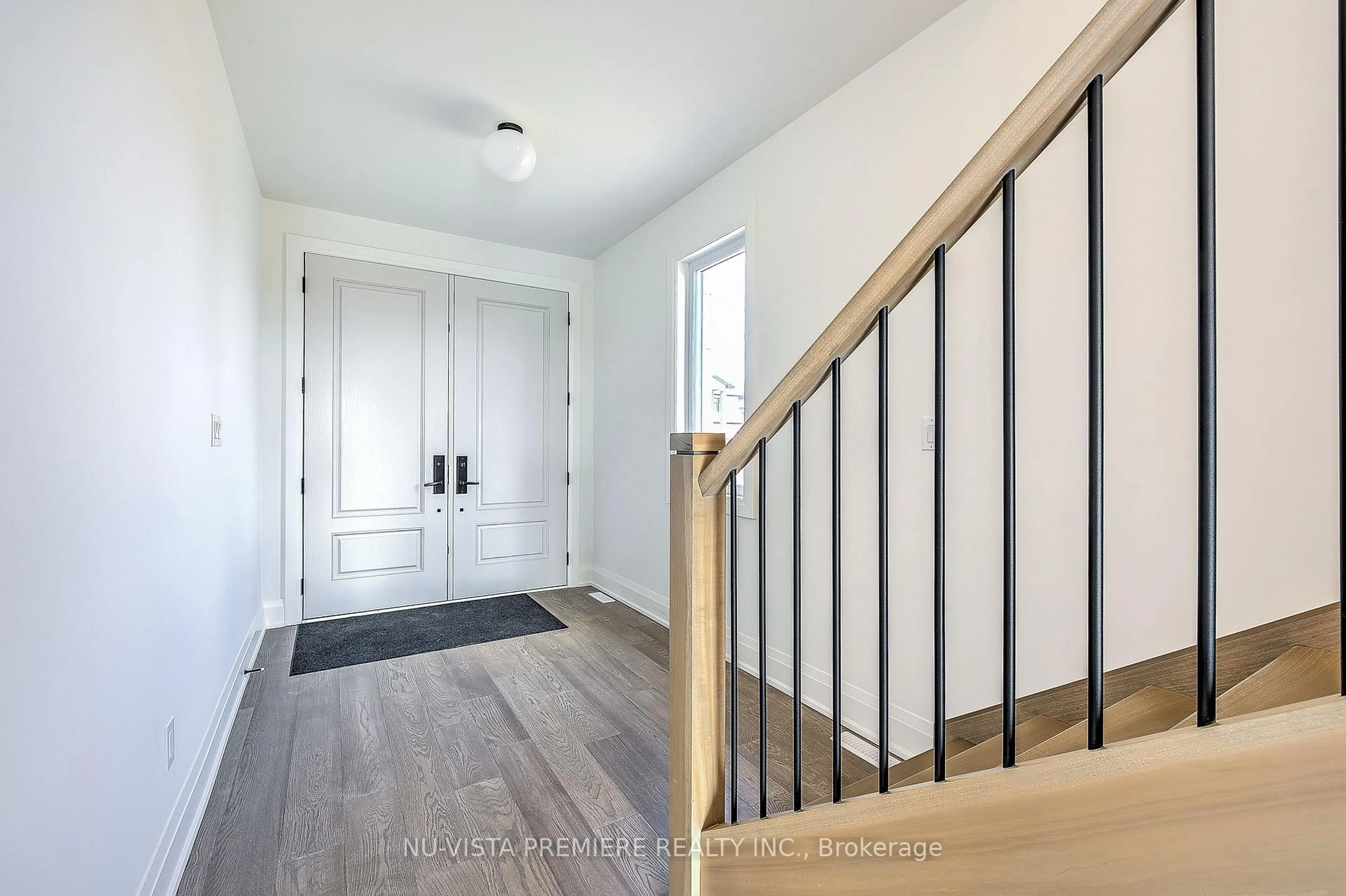 Indoor entryway for 6517 heathwoods Ave, London South Ontario N6P 0J7