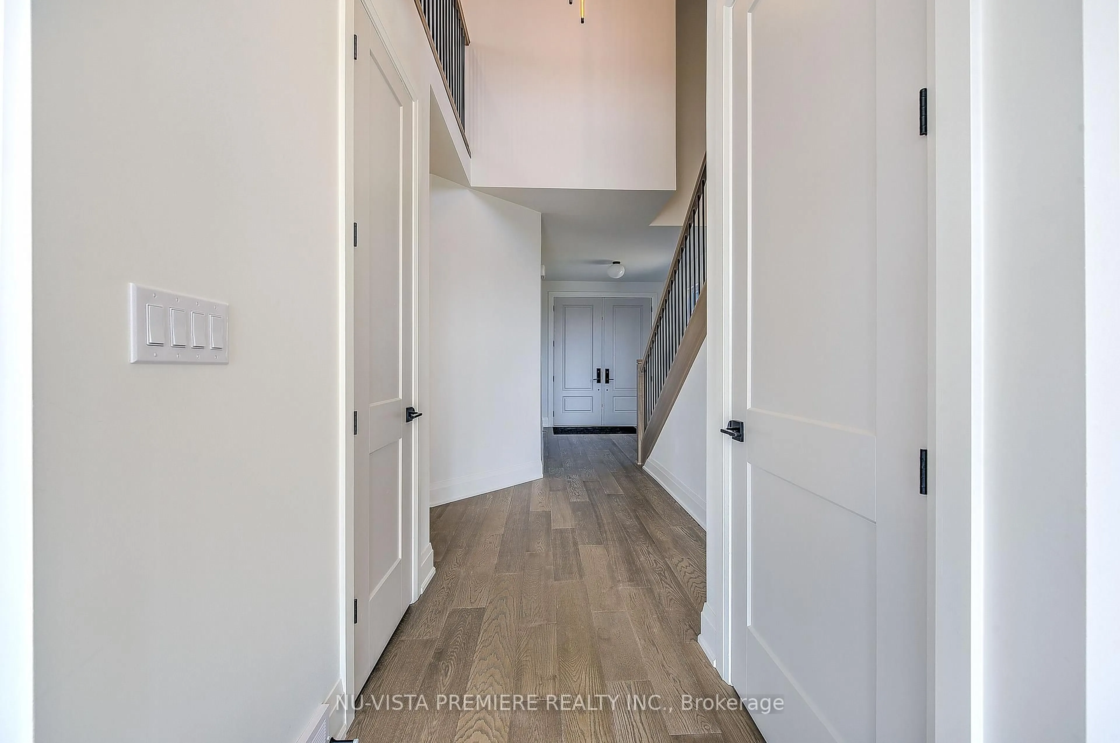 Indoor entryway for 6517 heathwoods Ave, London South Ontario N6P 0J7